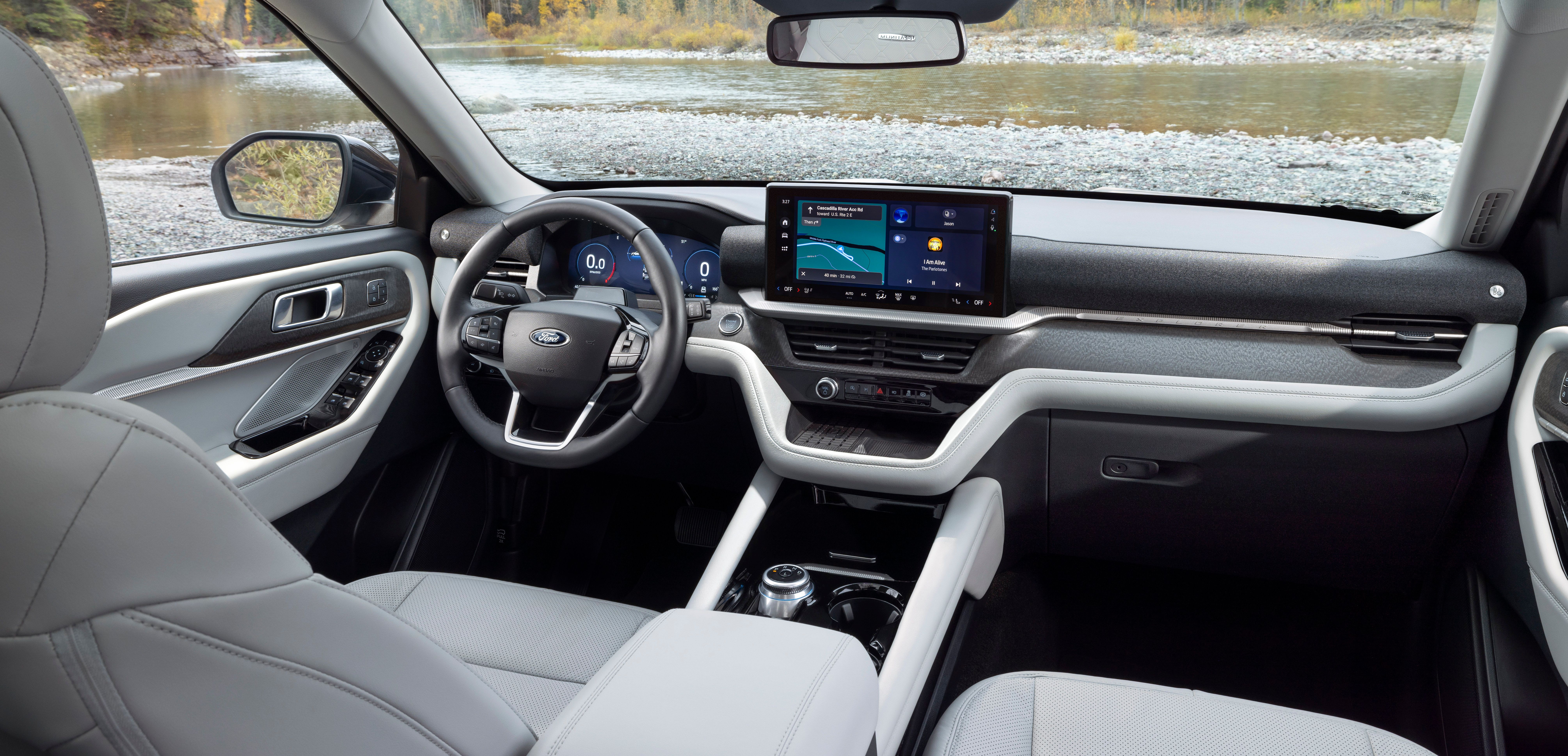 2025 Ford Explorer Platinum Driver View Detail