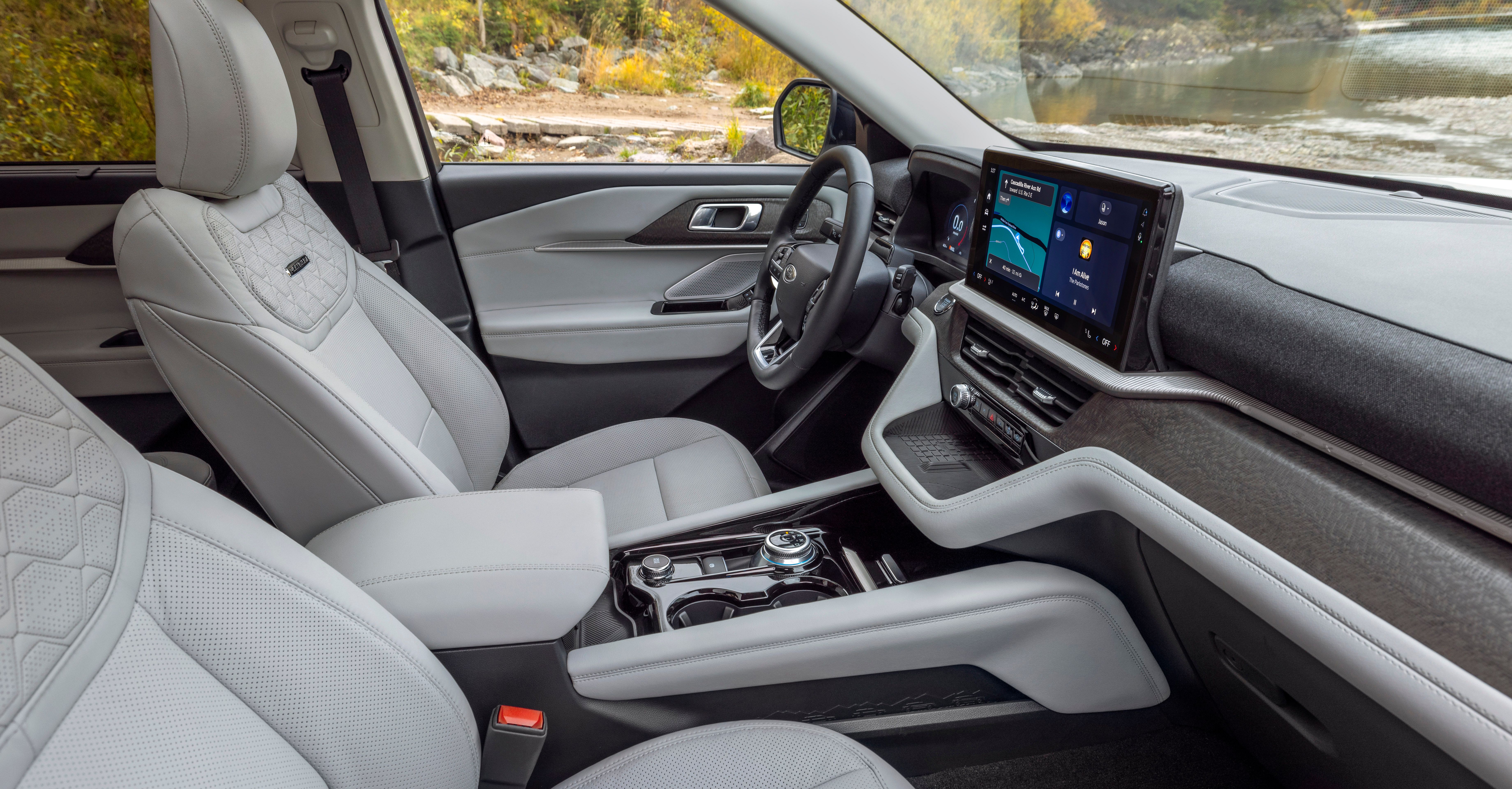 2025 Ford Explorer Platinum Front Seats