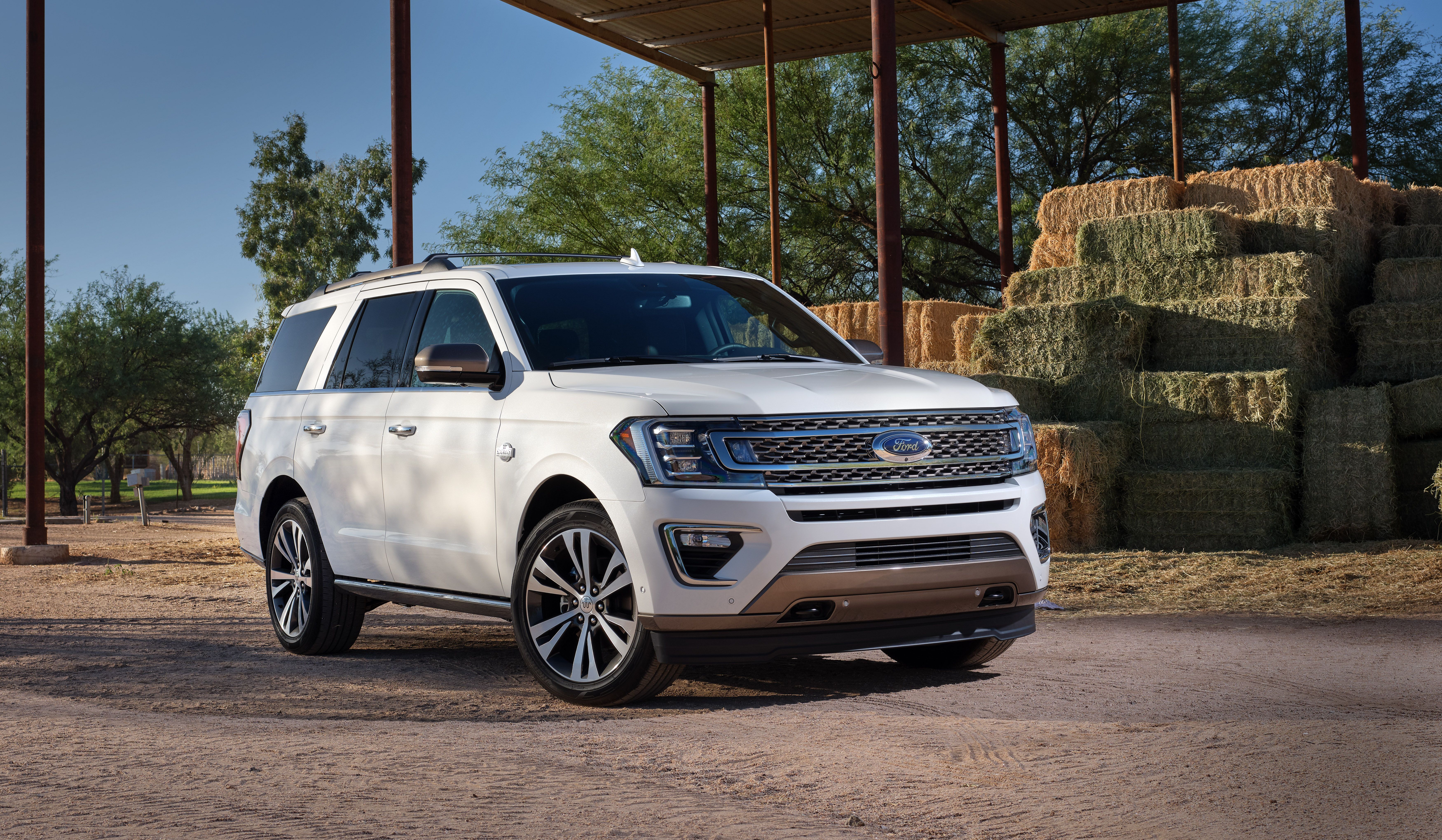 2020 Ford Expedition front 3/4