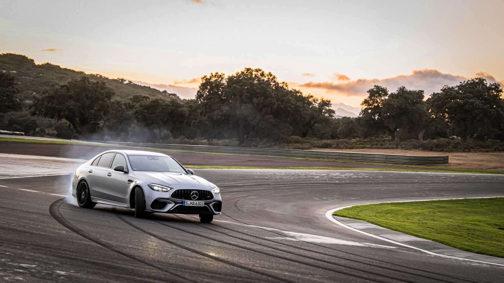 Mercedes-AMG C63 S E Performance track driving dynamics