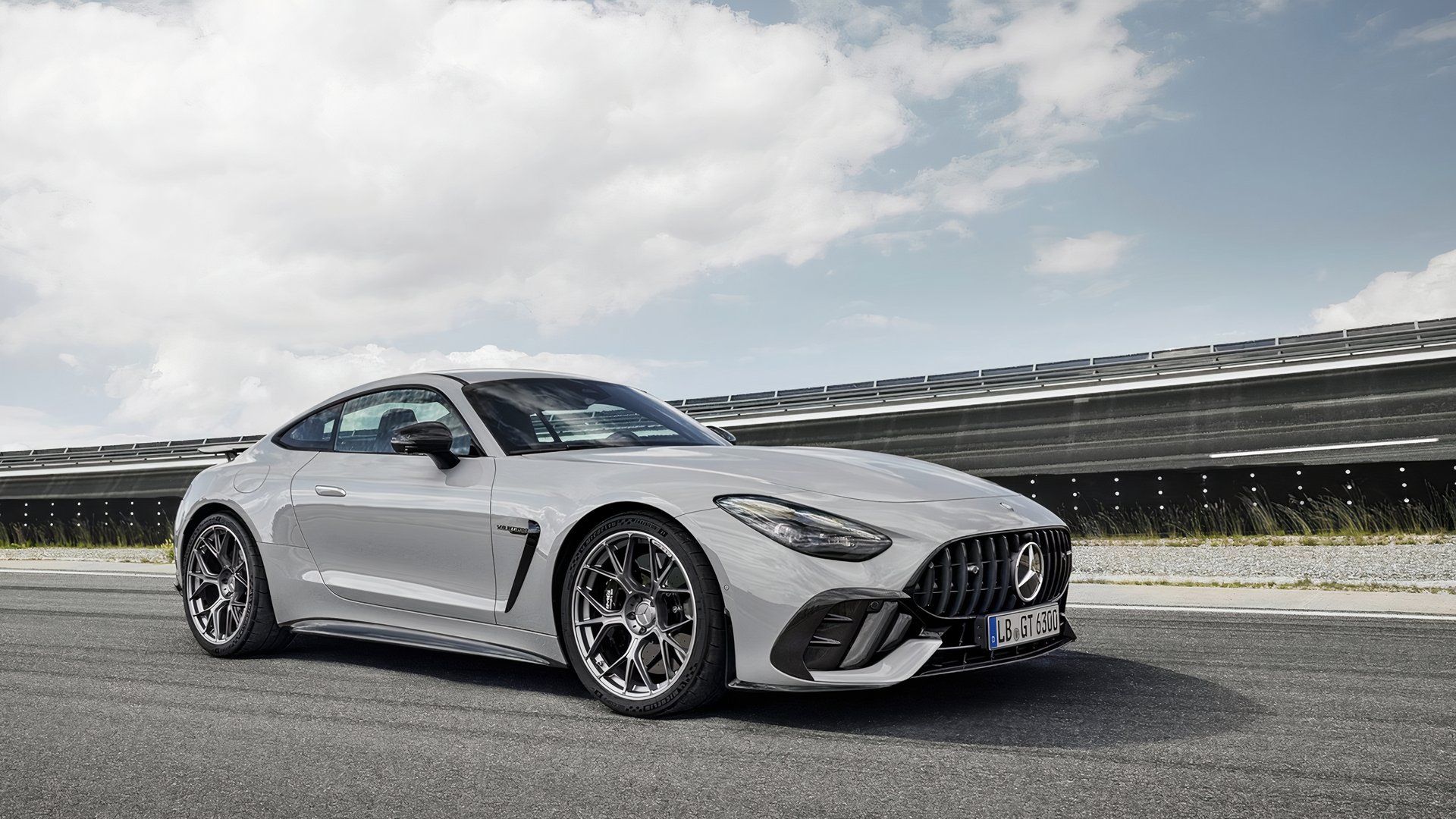 2025 Mercedes-AMG GT 63 Pro side