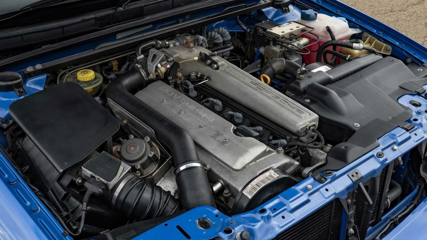 Audi RS2 Avant engine