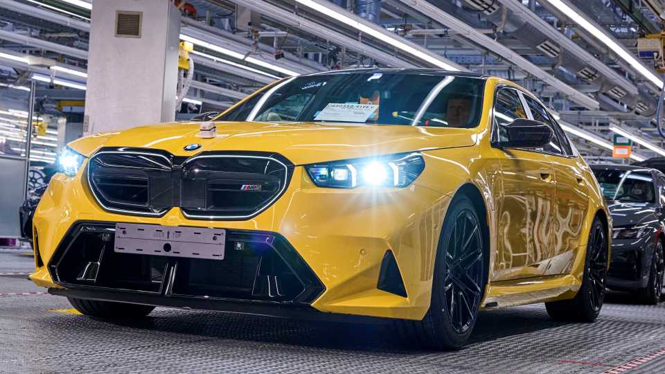 2025 BMW M5 Sedan Pricing, Photos & Specs