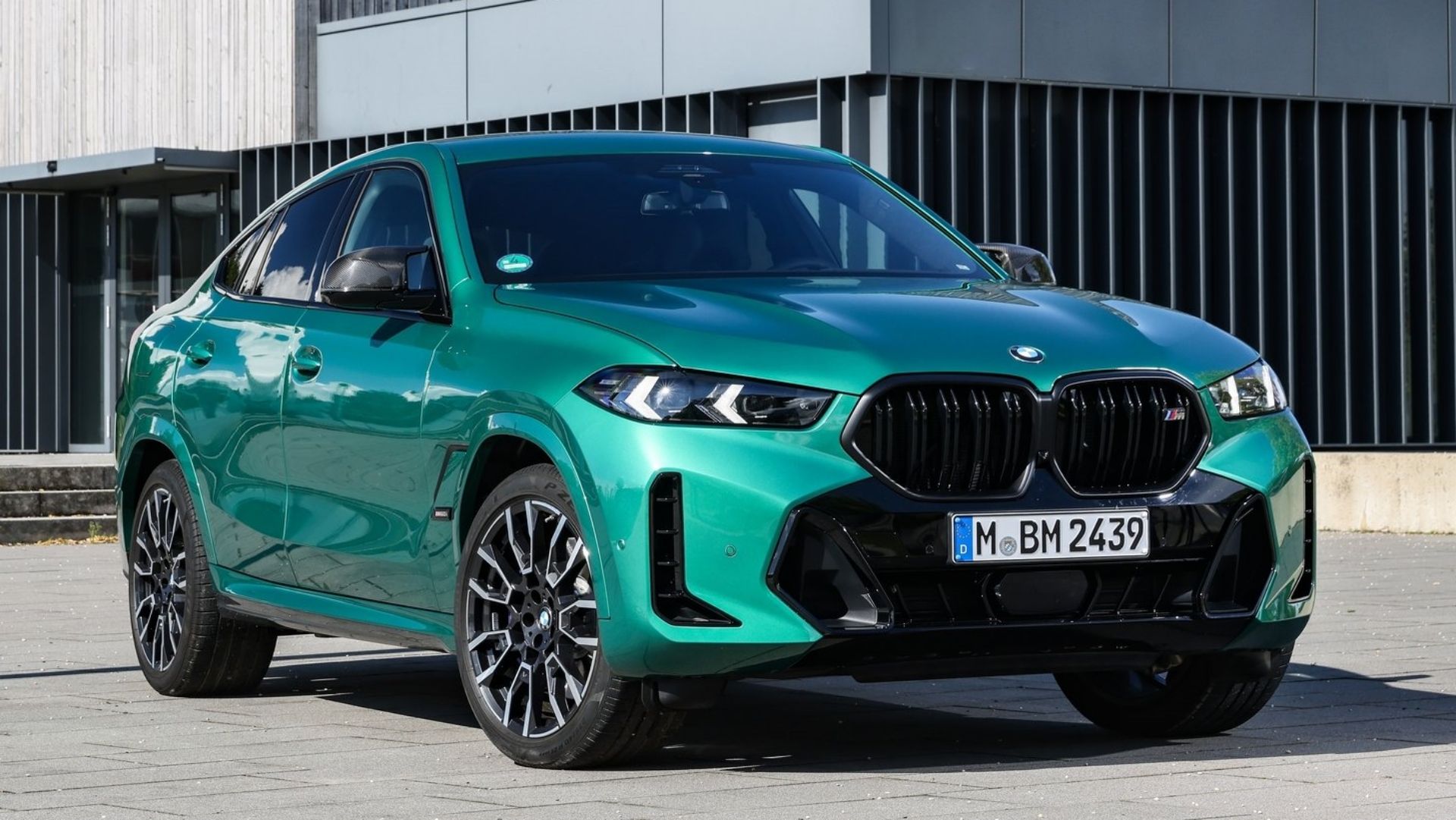 bmw x6 m60i front quarter green