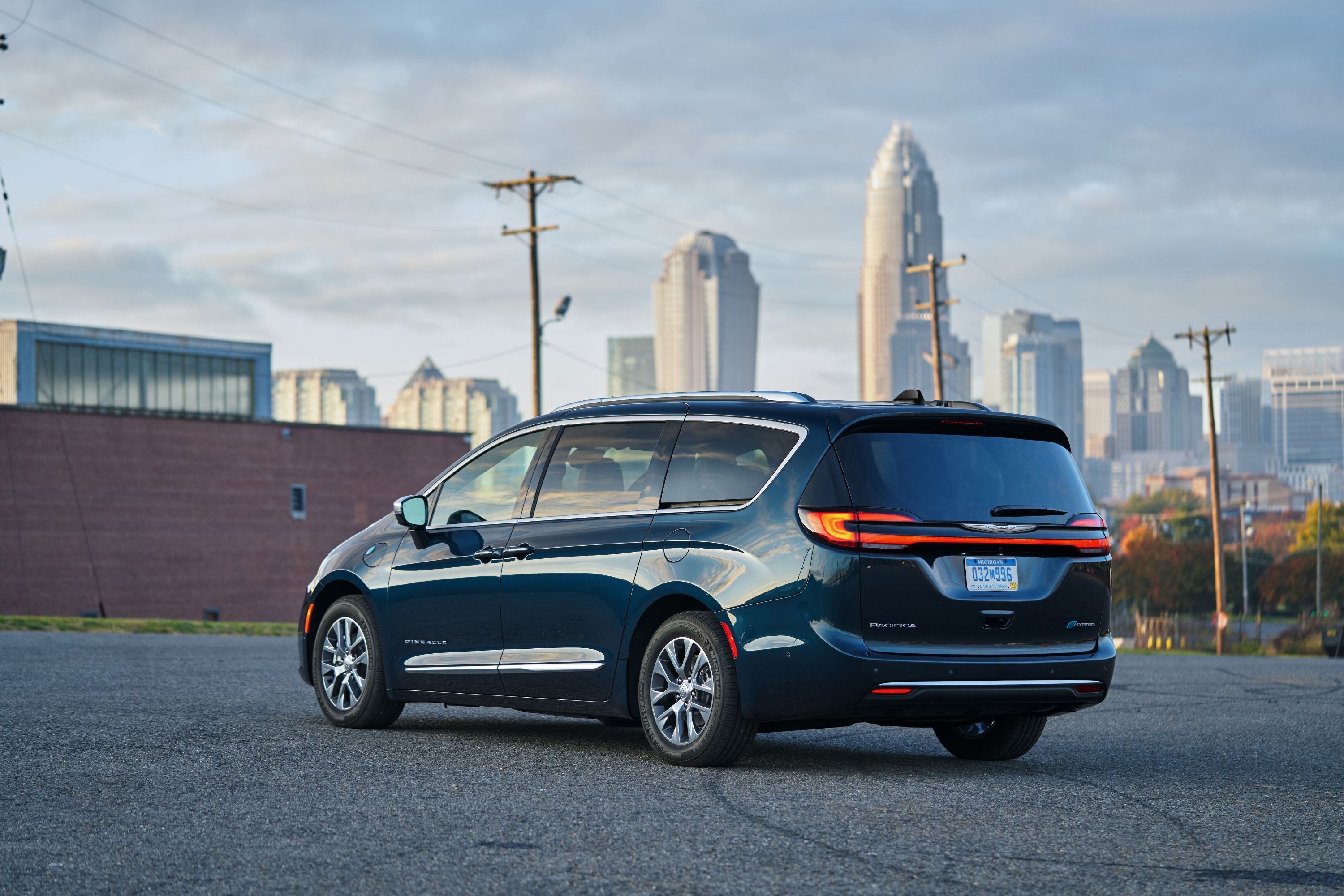 Chrysler Pacifica 3/4 rear view