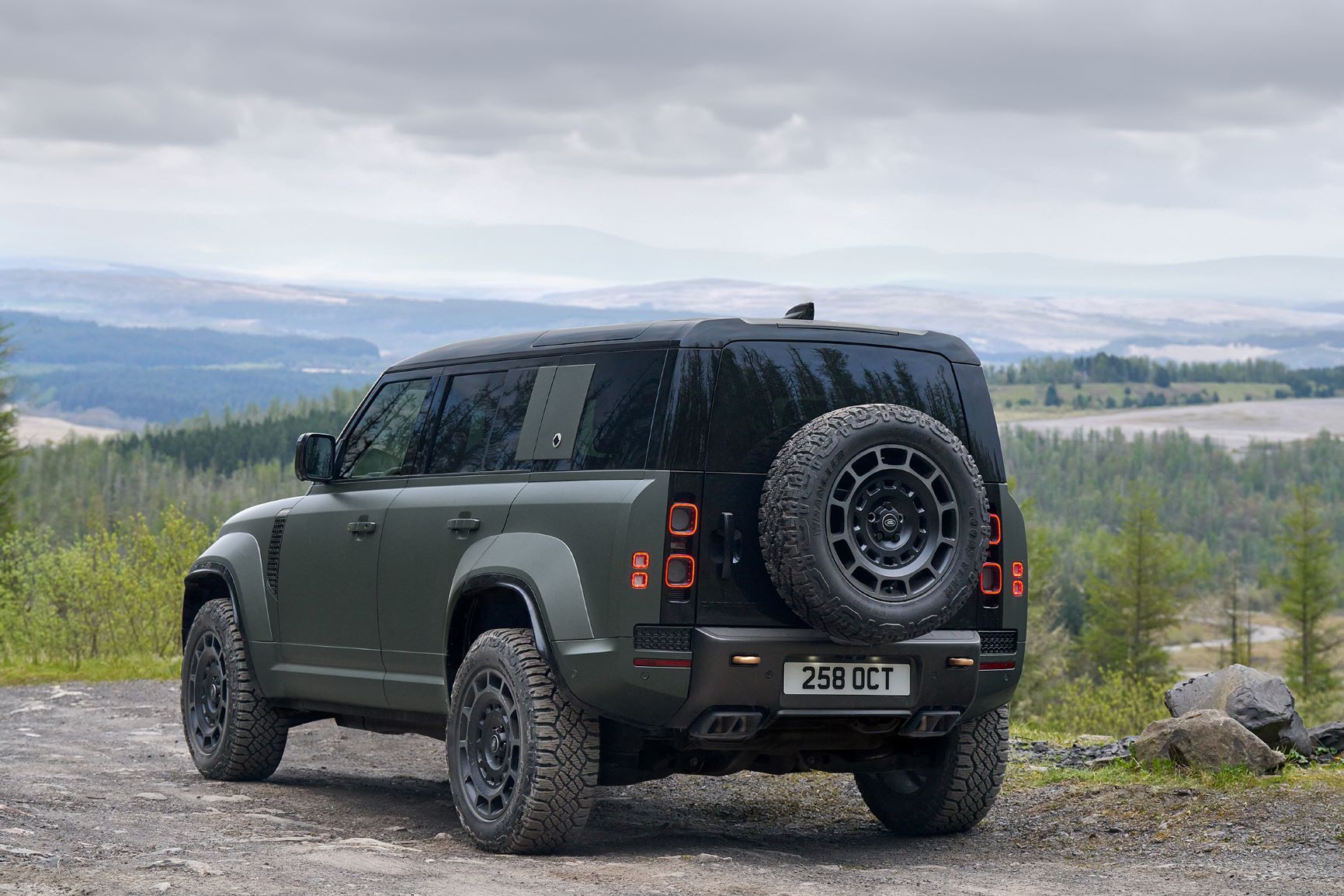 2025 Land Rover Defender OCTA - Review | CarBuzz