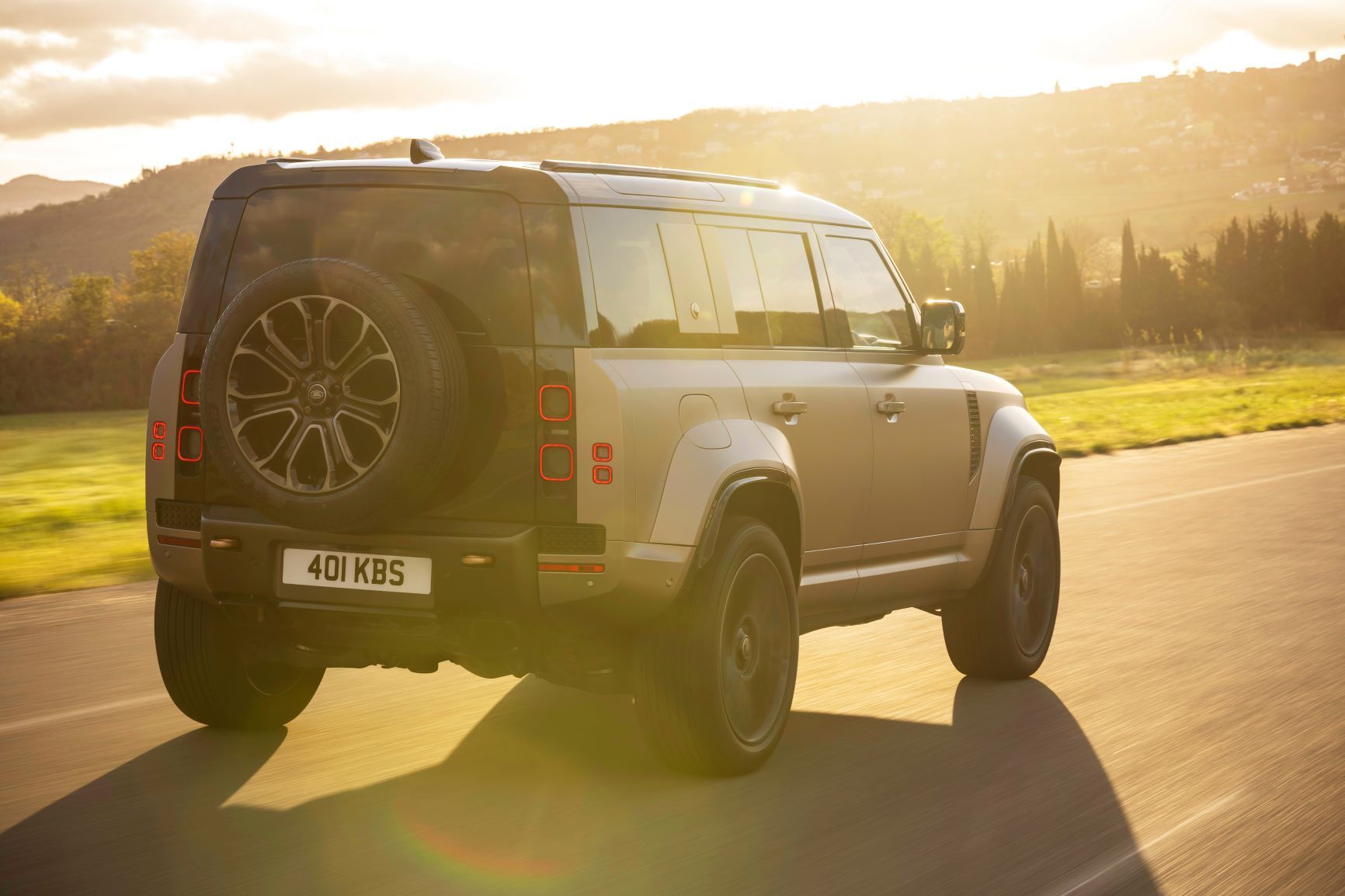 2025 Land Rover Defender OCTA Exterior Photos