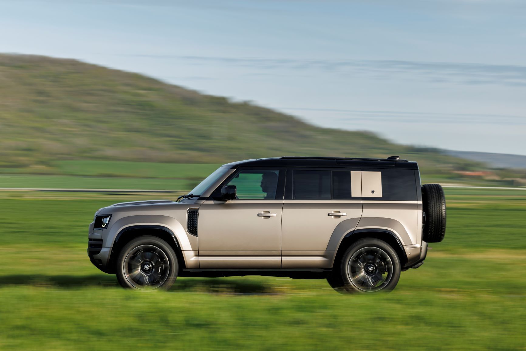 2025 Land Rover Defender OCTA - Review | CarBuzz