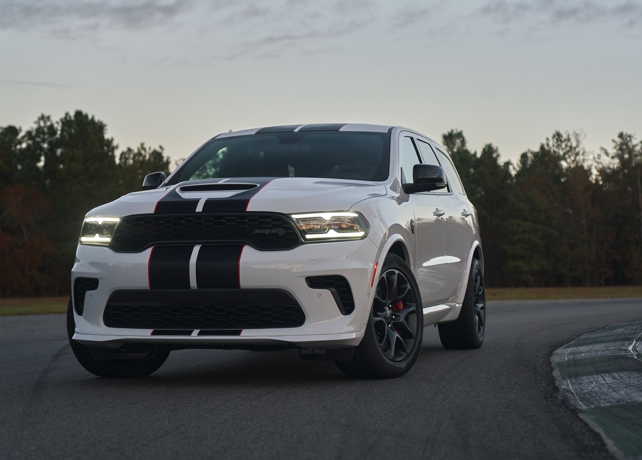 Dodge Durango SRT Hellcat, front