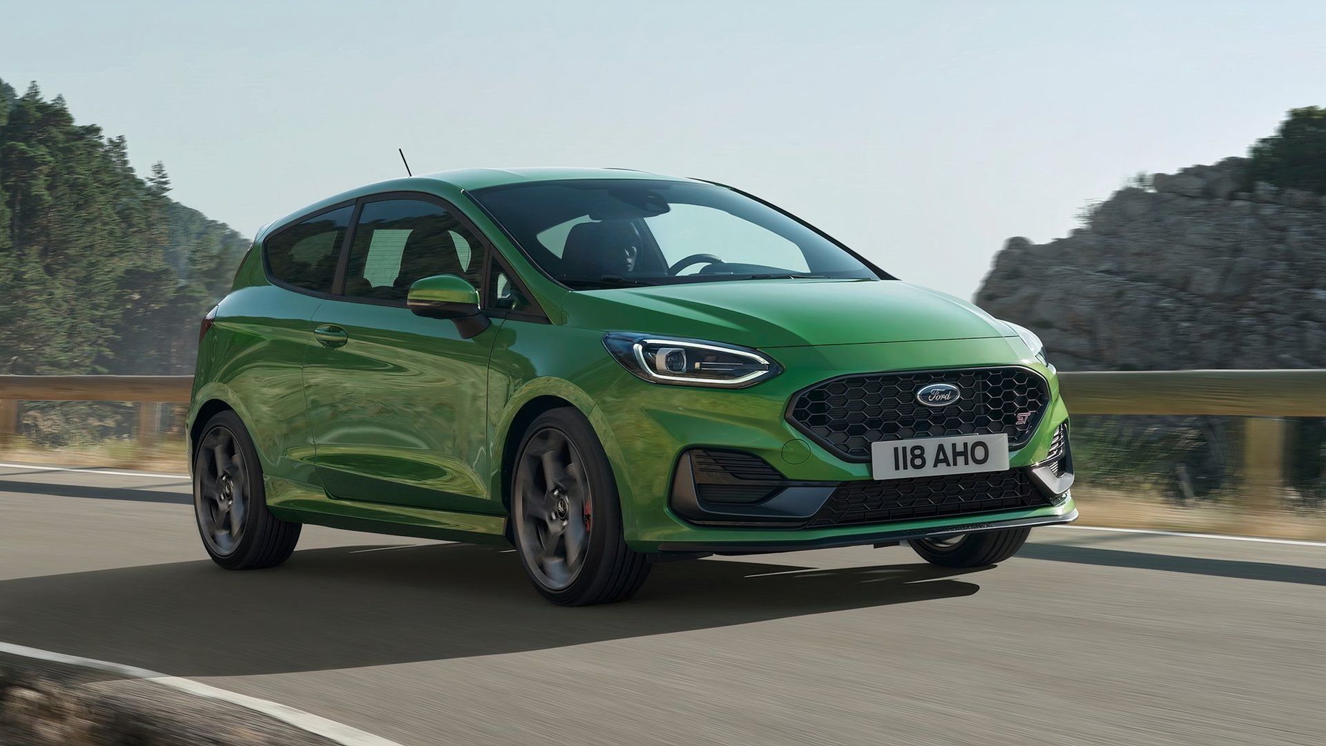 Ford Fiesta ST, front quarter view, green