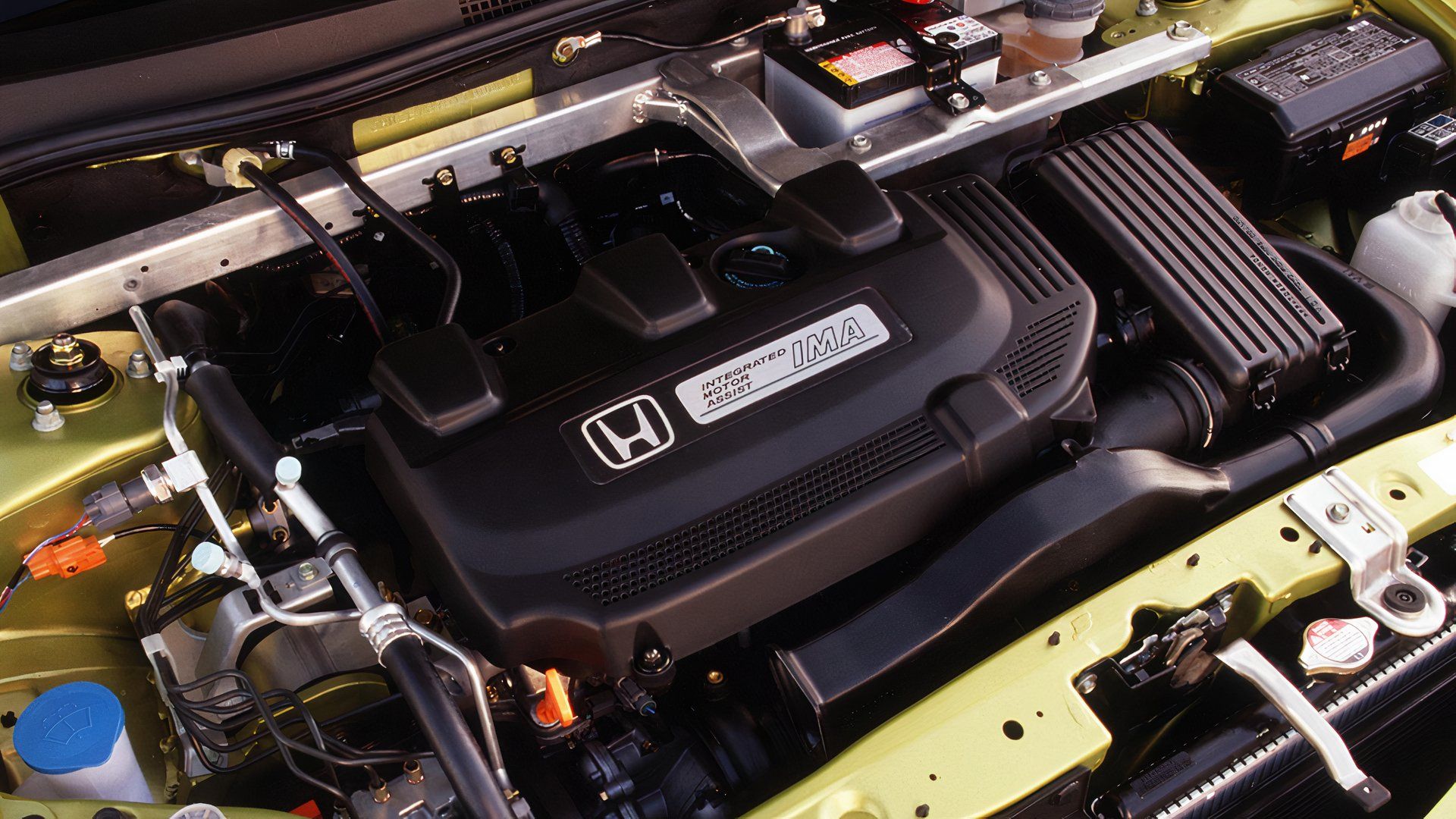 Honda Insight 1.0-liter engine close-up in the bay