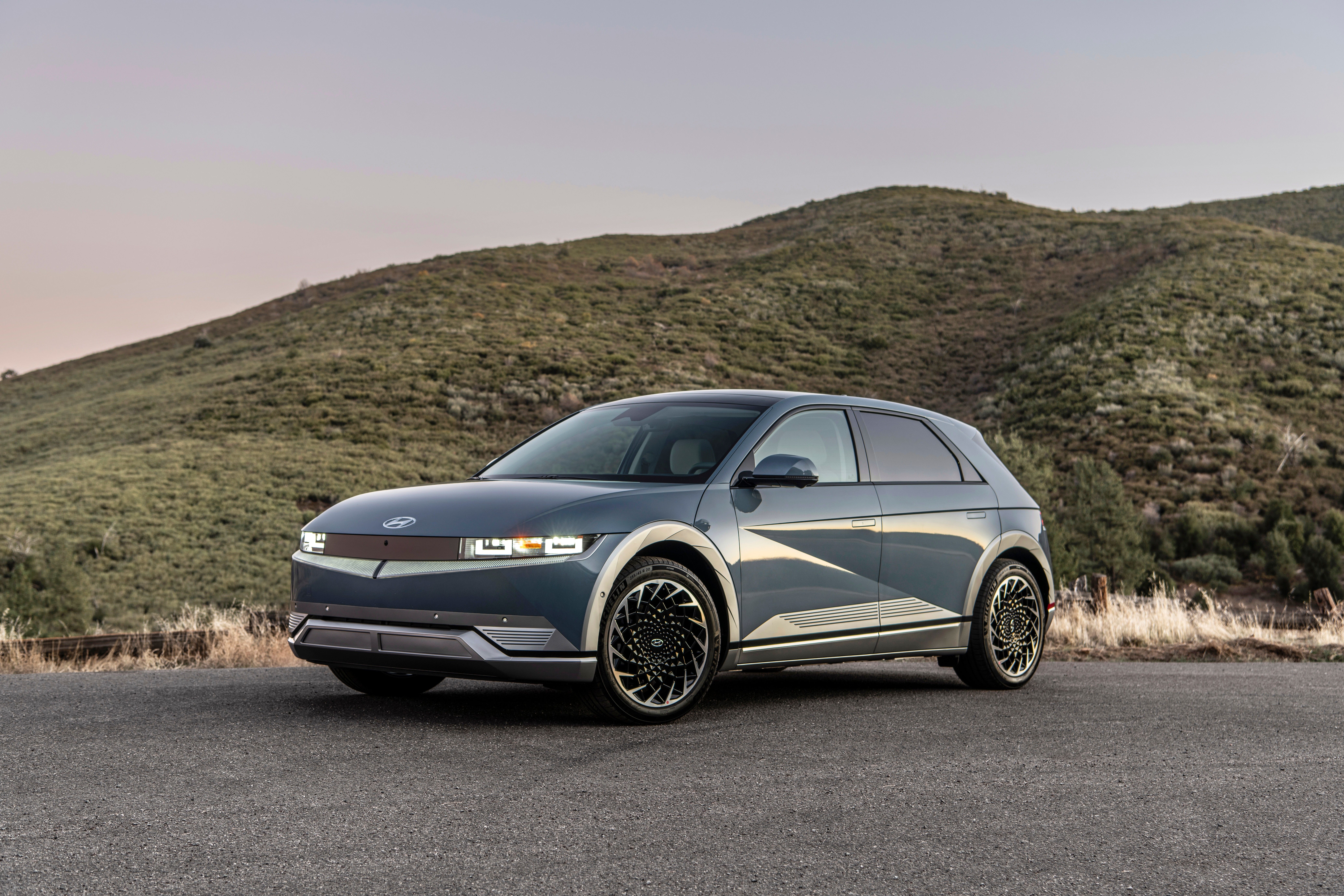 10 High-Tech Cars Equipped With Solar Panels