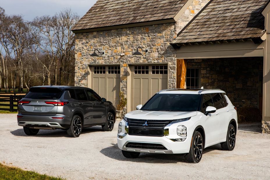 2024 Mitsubishi Outlander, Grey and White