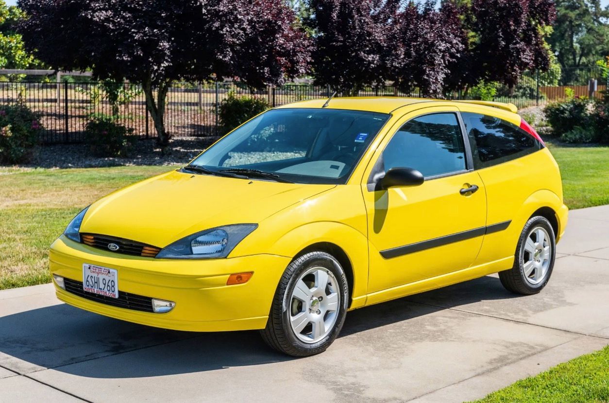 Ford Focus yellow