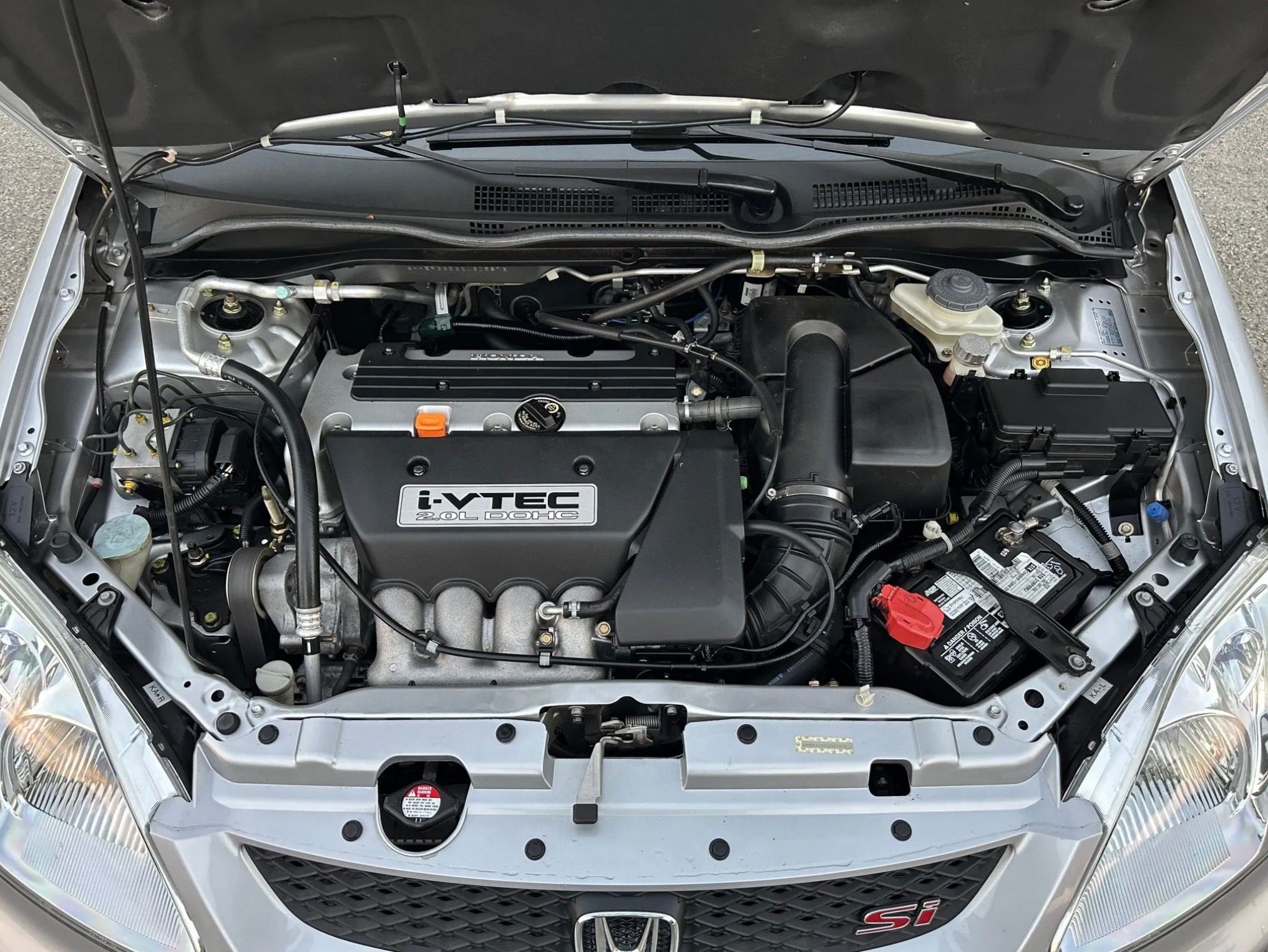 Honda Civic Si engine bay