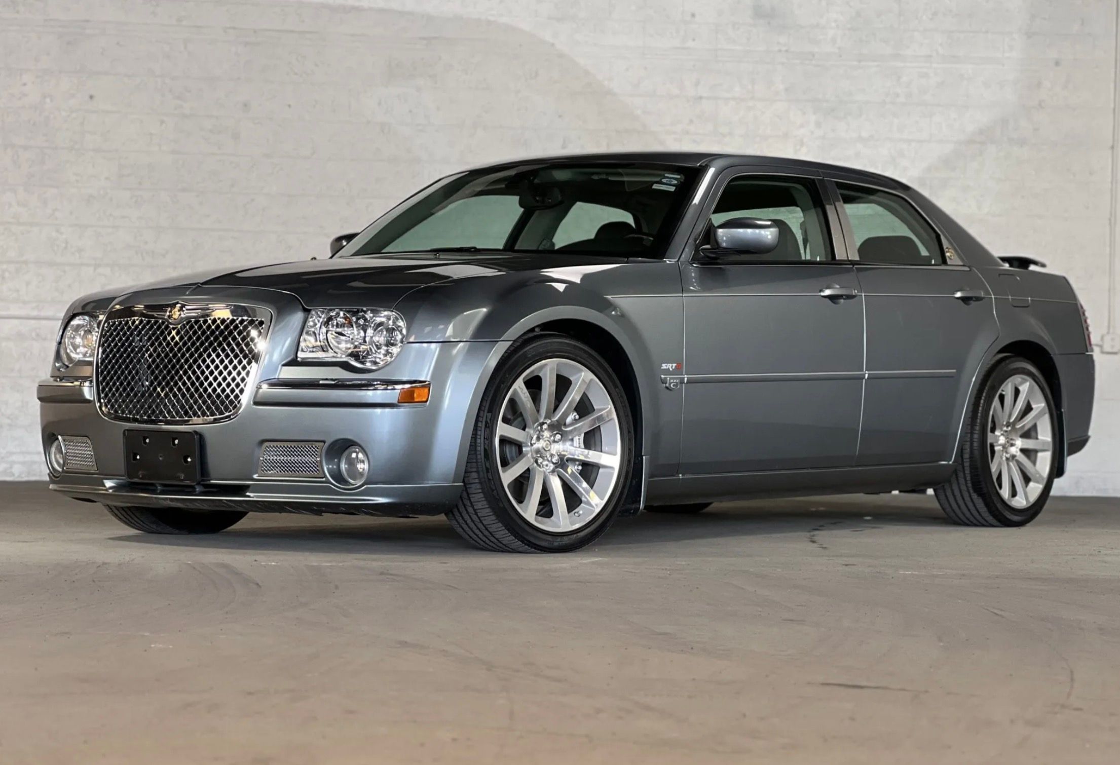 Chrysler 300C SRT-8 front 3/4