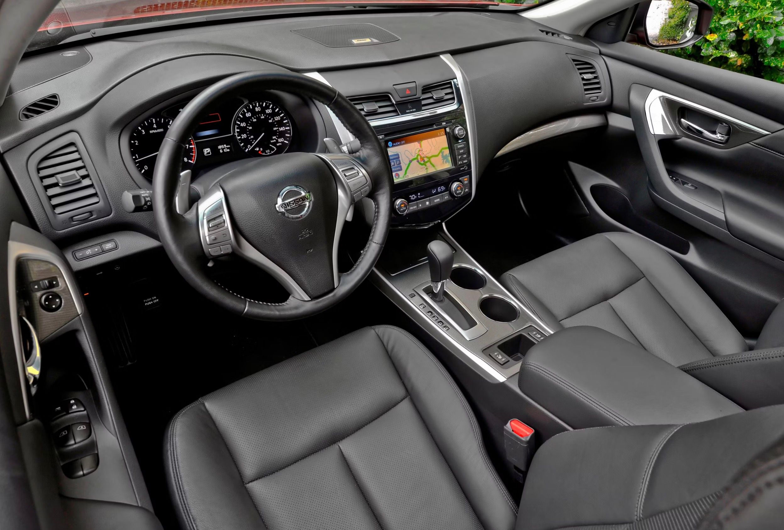 Nissan Altima interior