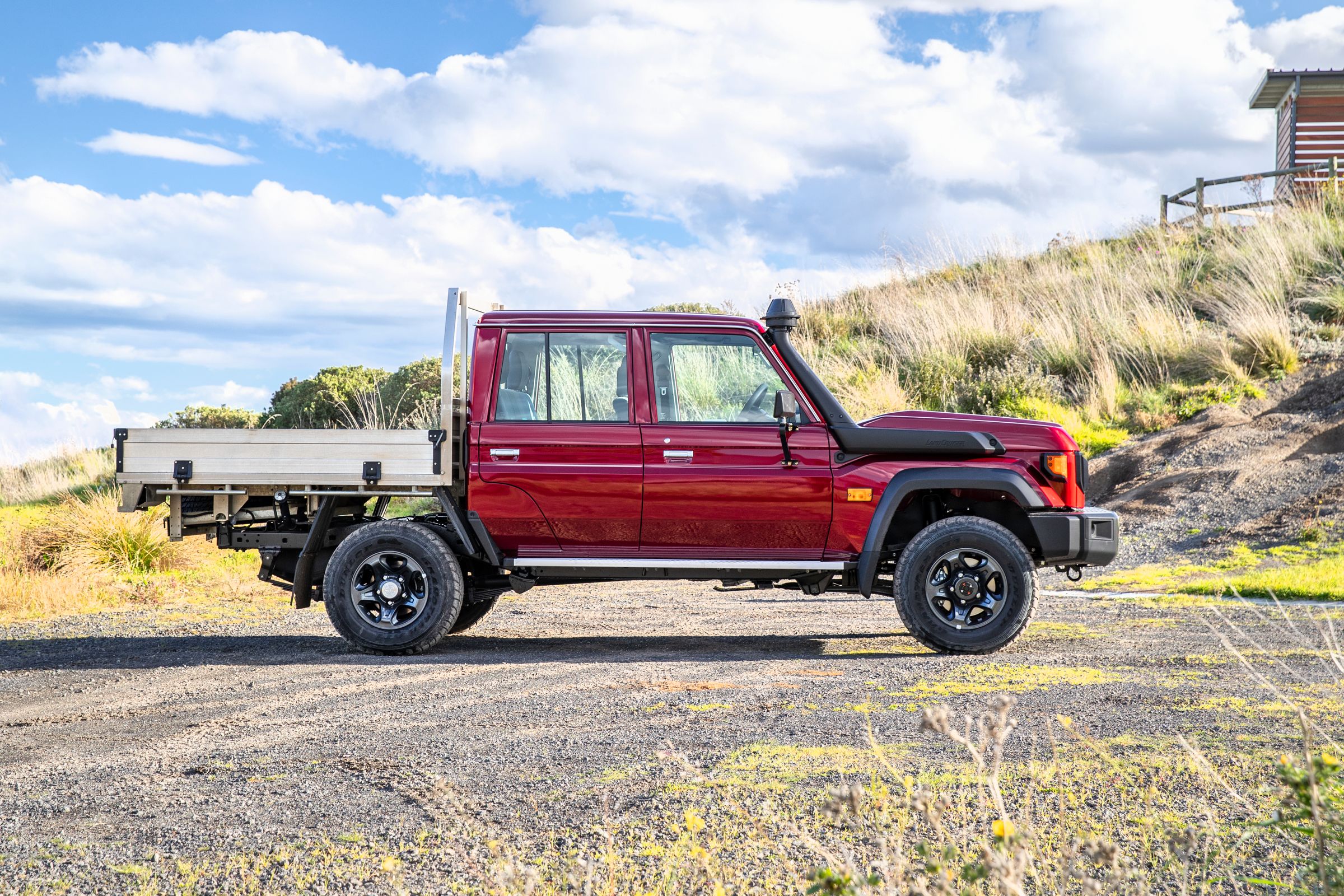 Toyota Land Cruiser 79 pickup side view