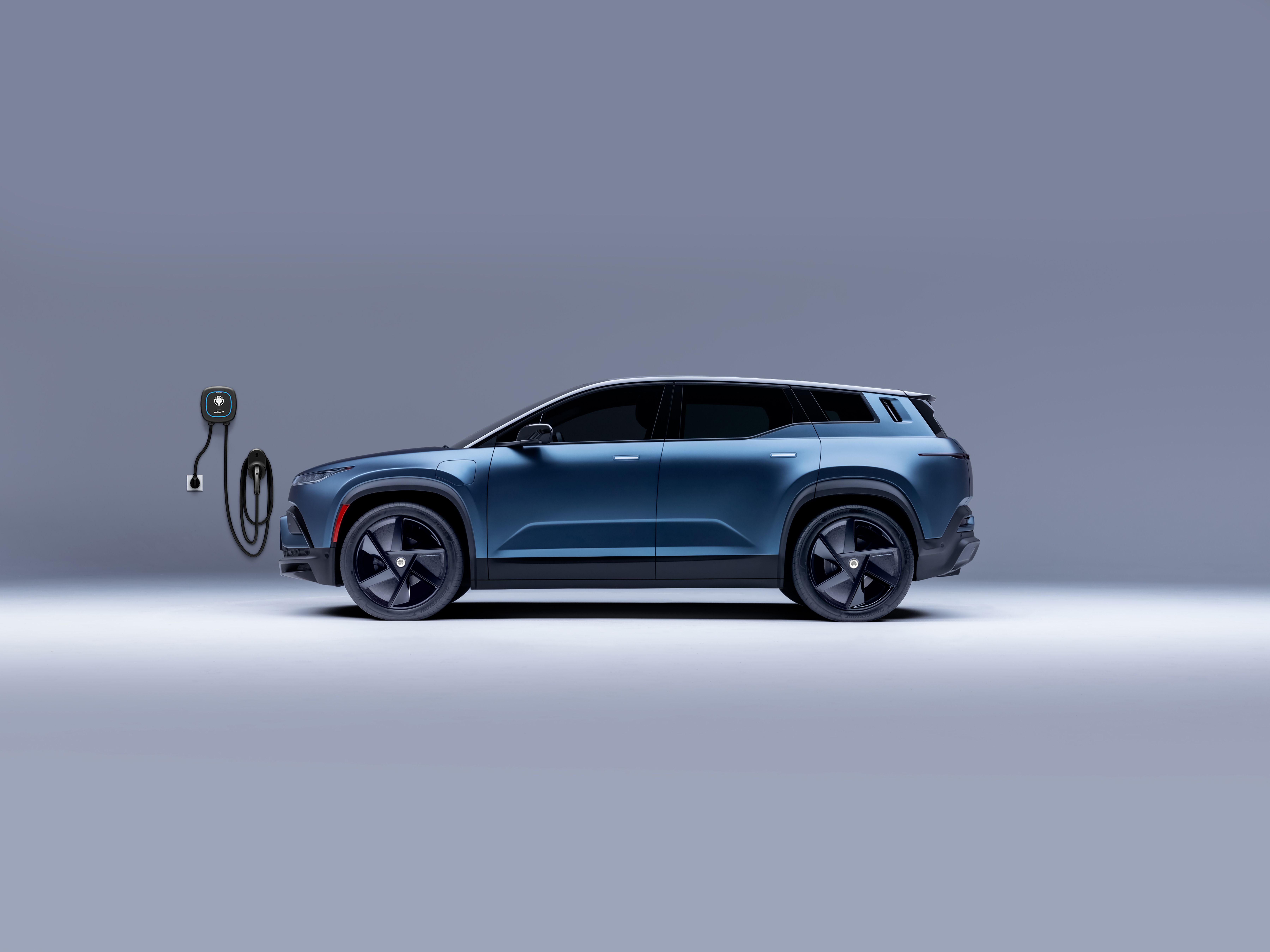 10 High-Tech Cars Equipped With Solar Panels