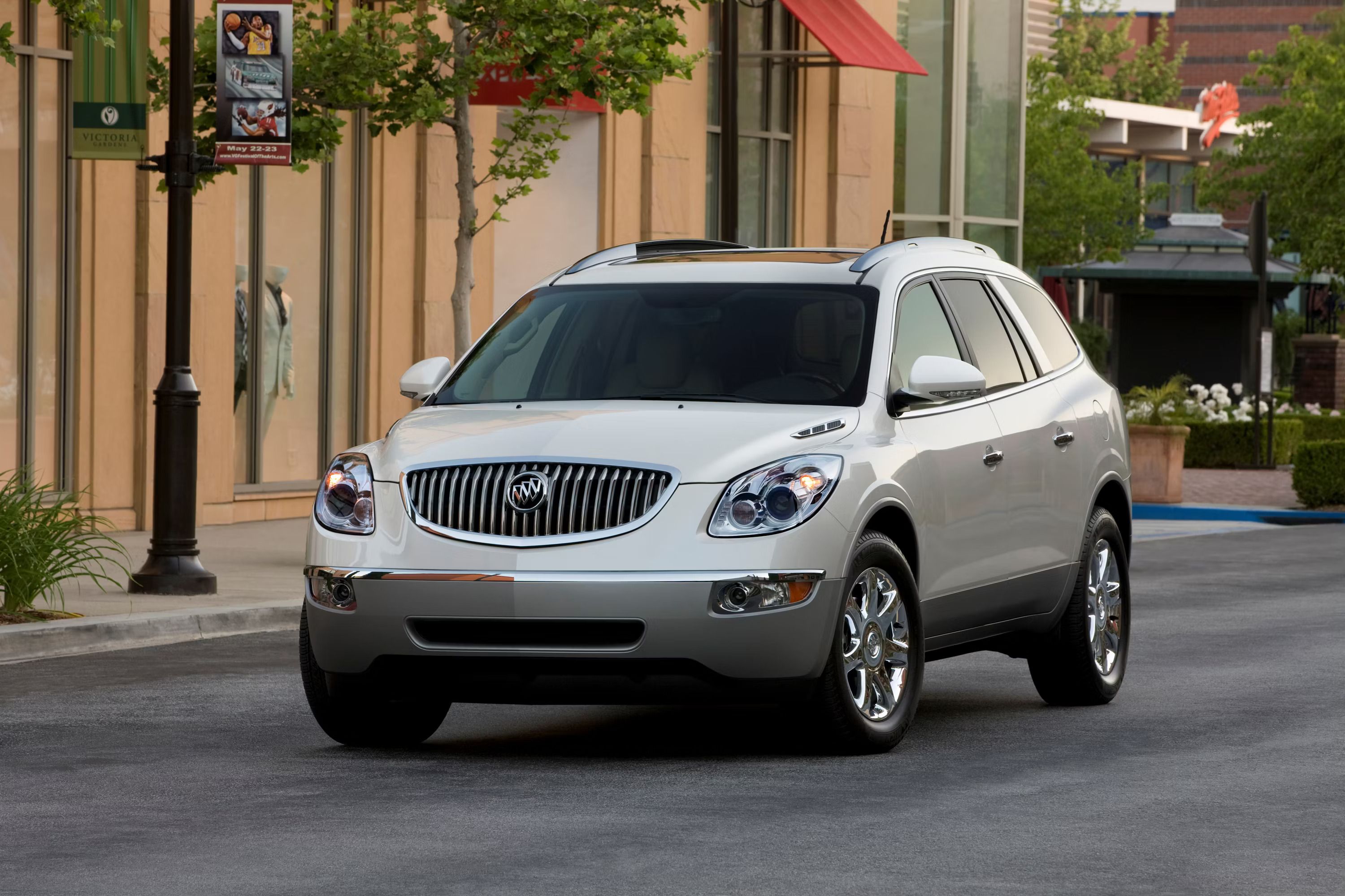 2008 Buick Enclave, front