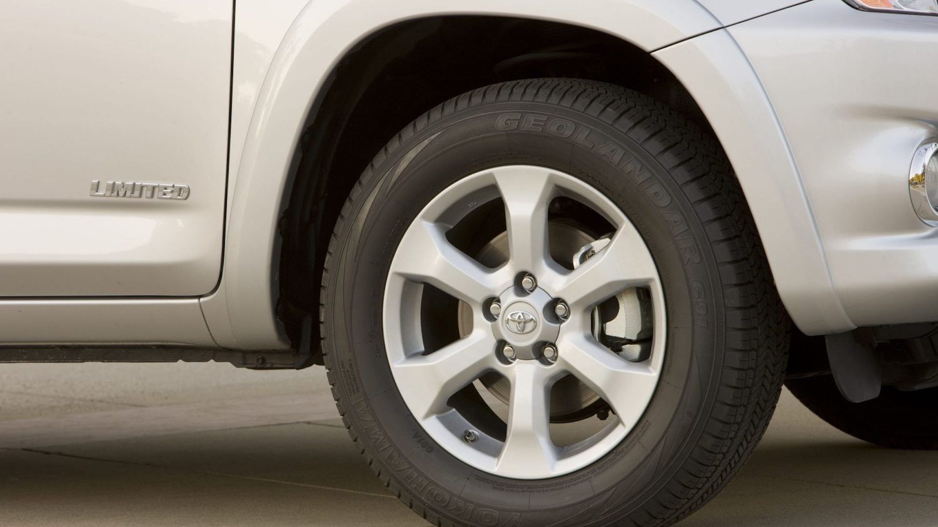 2009 Toyota RAV4 Pricing, Photos & Specs