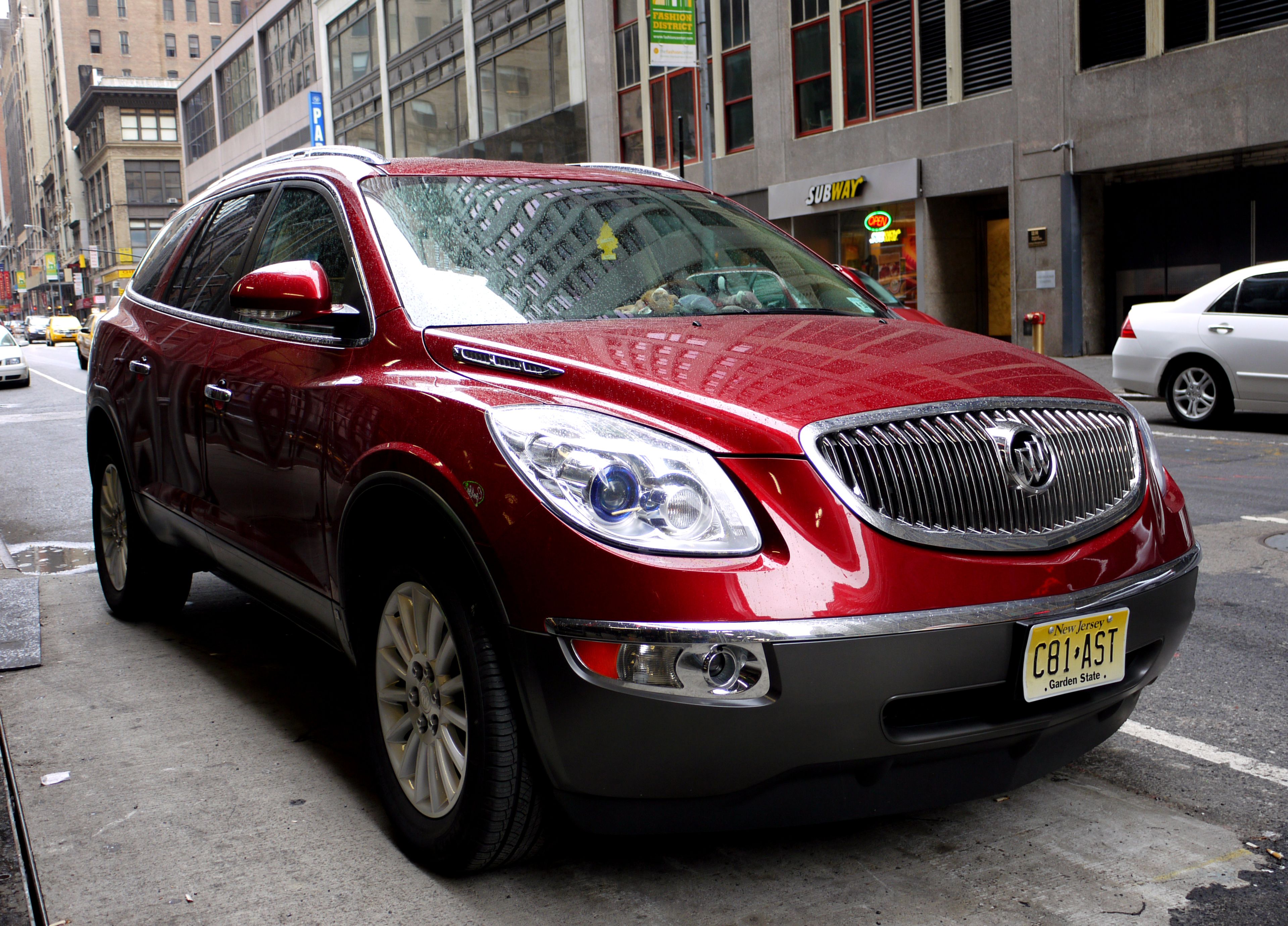 2010 Buick Enclave, front