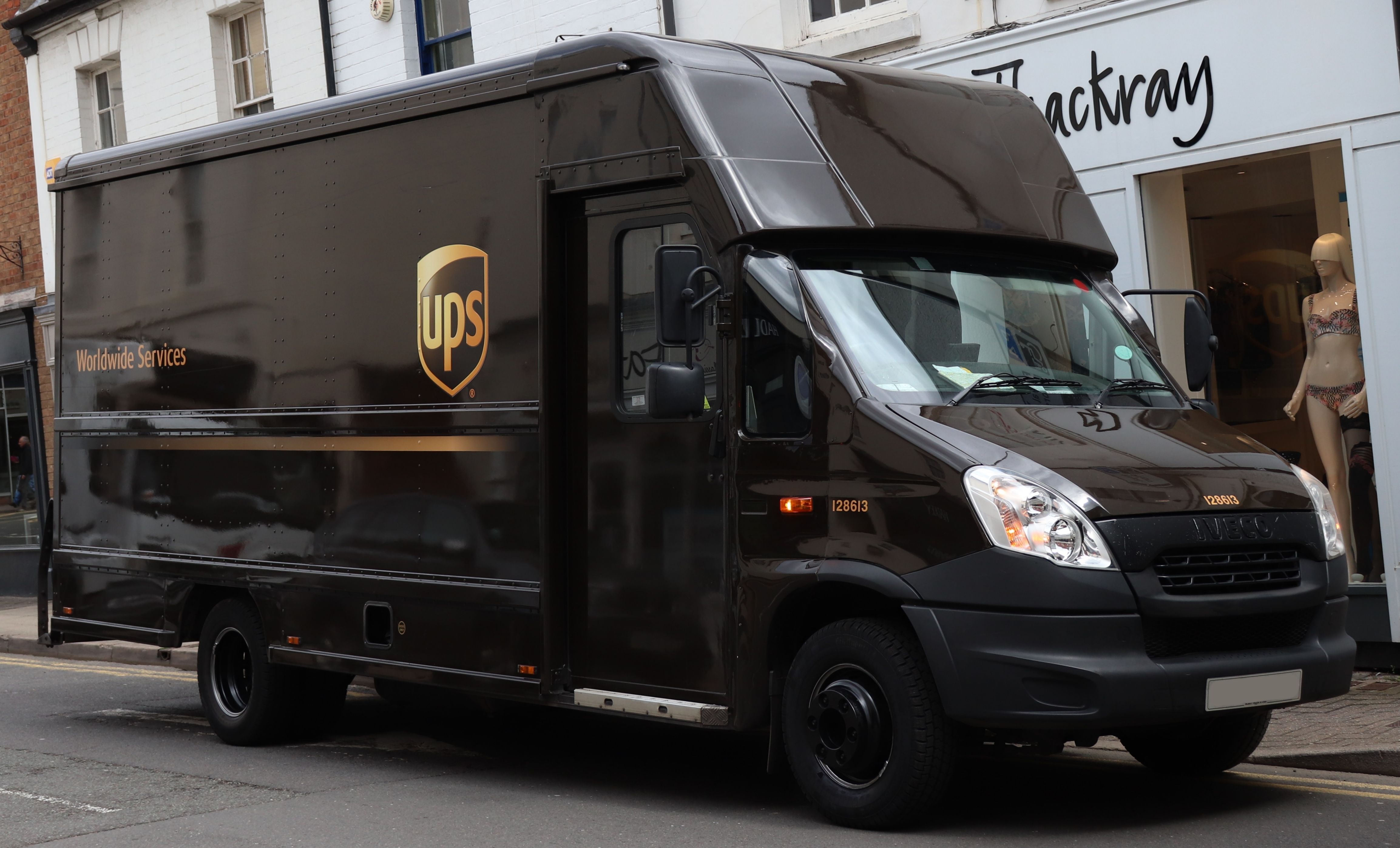 2012_Iveco_Daily_70C15_UPS_Box_Van_3.0