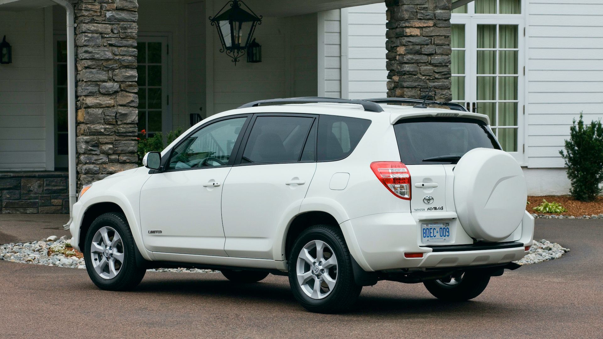 2012 Toyota RAV4 Pricing, Photos & Specs