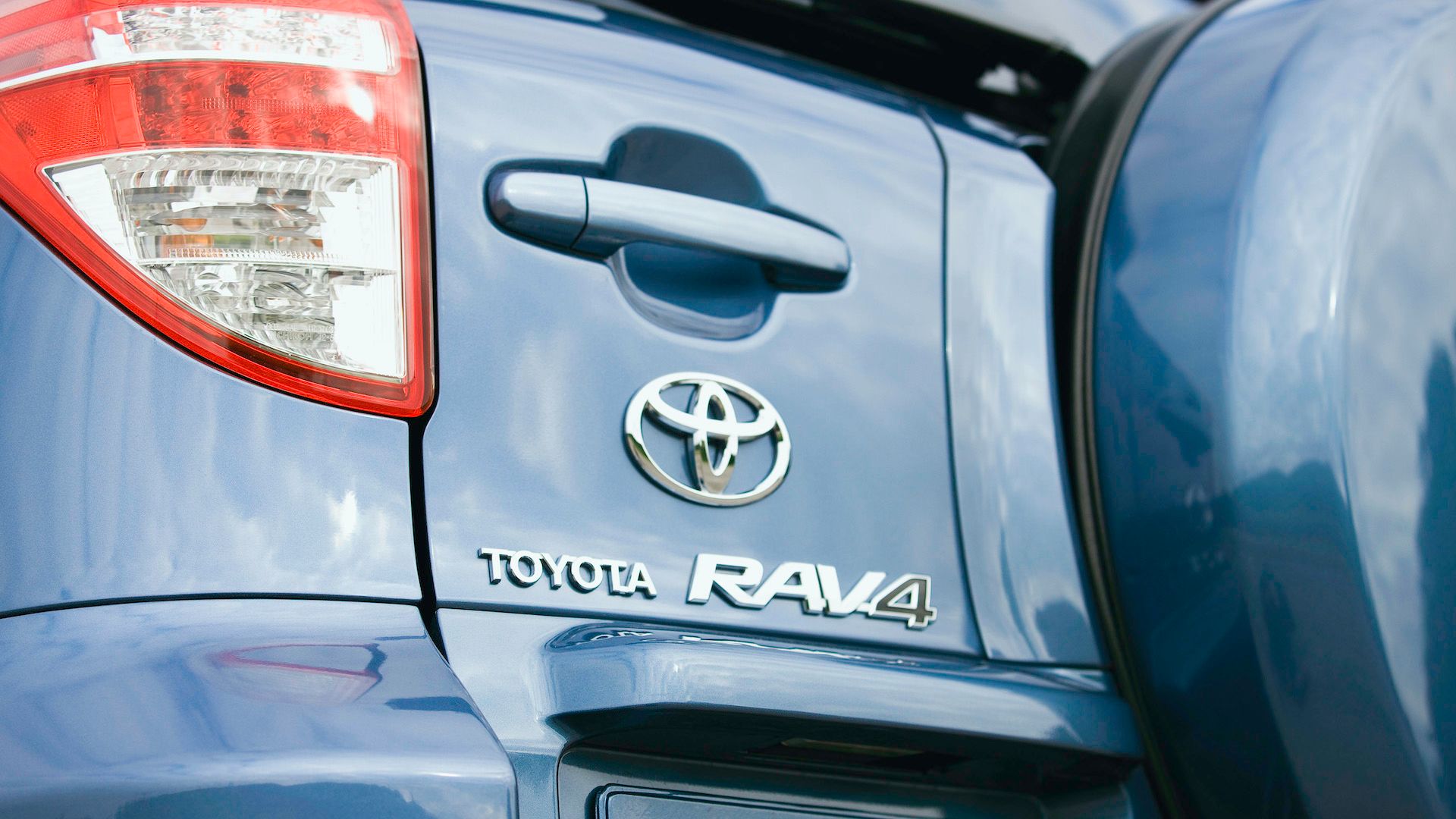 2012 Toyota RAV4 Pricing, Photos & Specs