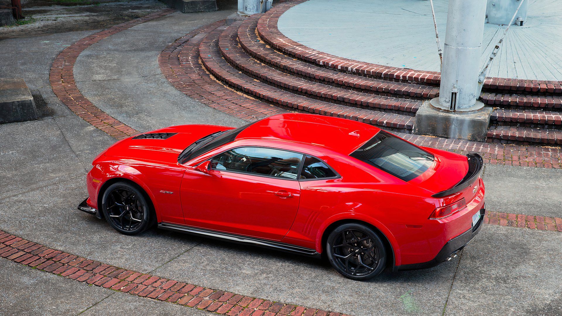 2015-Chevrolet-Camaro Z28 overhead side 