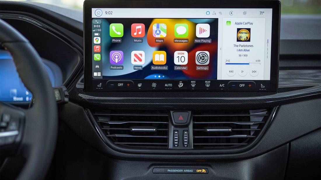 Role Of Infotainment Systems In Modern Cars: Revolutionizing Driving Experience
