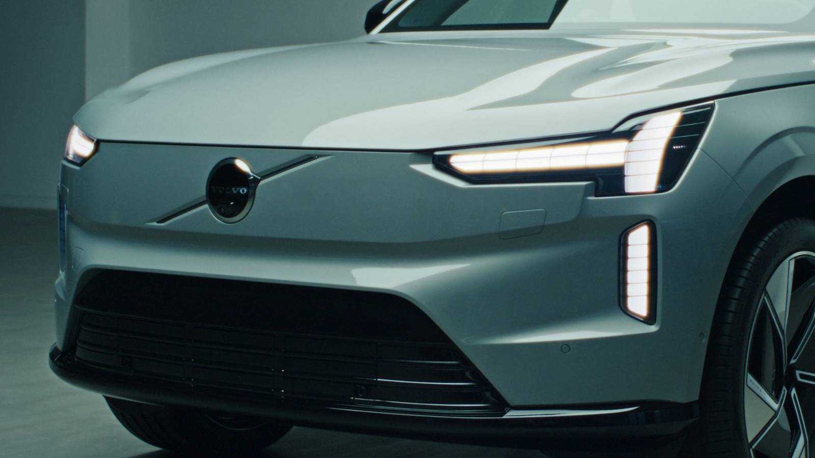 Volvo EX90 с 800-вольтовой системой и новыми возможностями