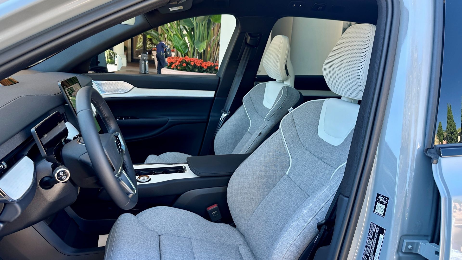 The 2025 Volvo EX90 front seats