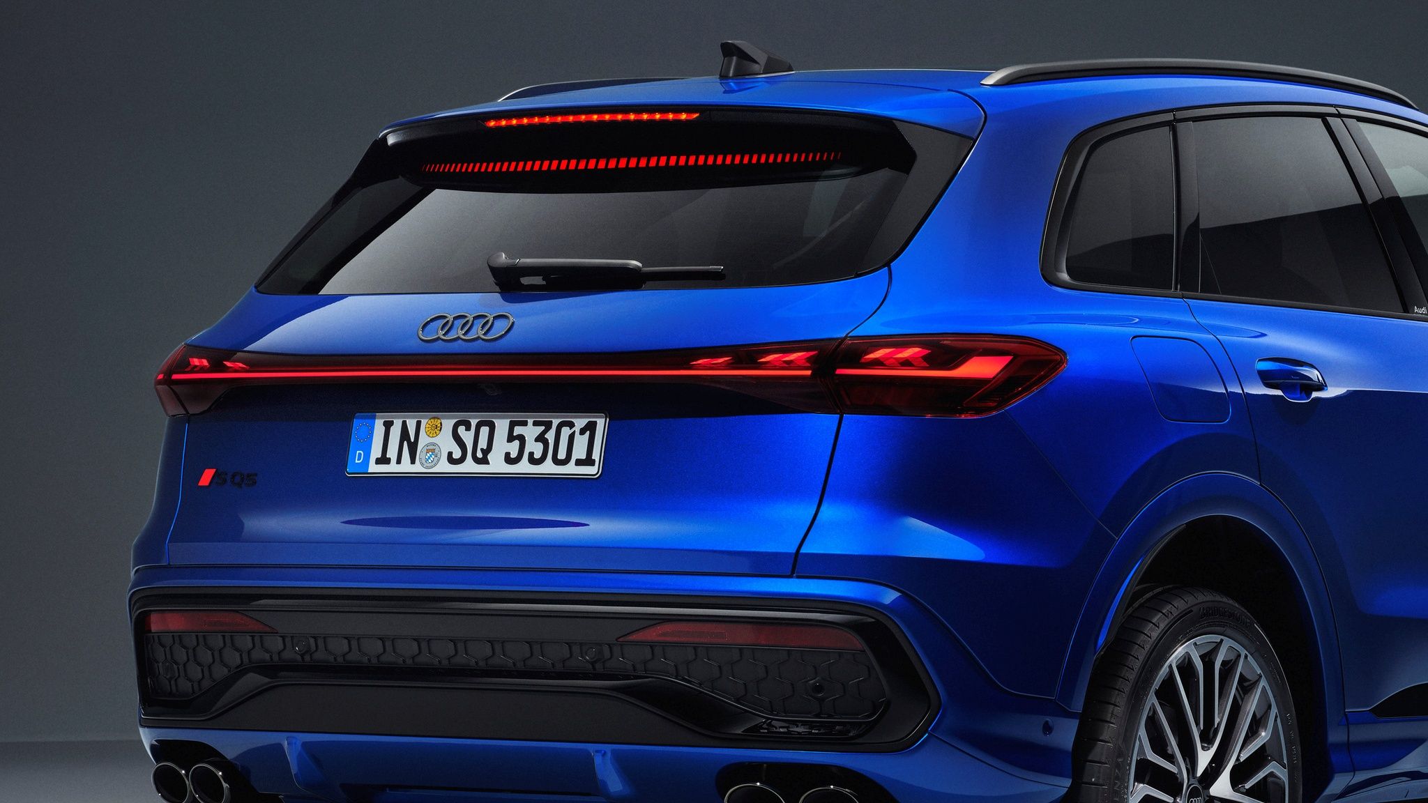 The 2025 Audi SQ5 rear lights