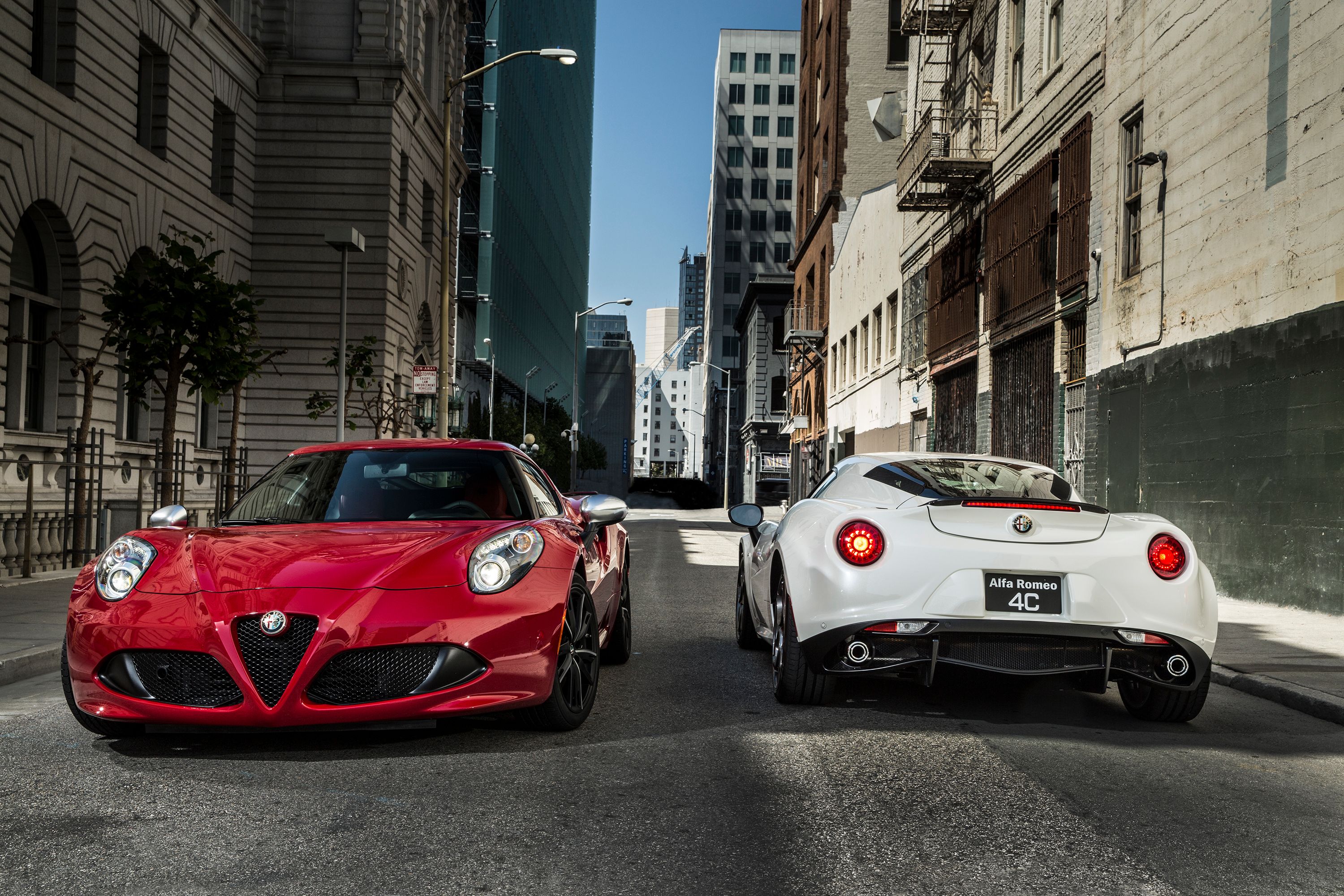 Alfa Romeo 4C Coupe and Spider, Front and Rear