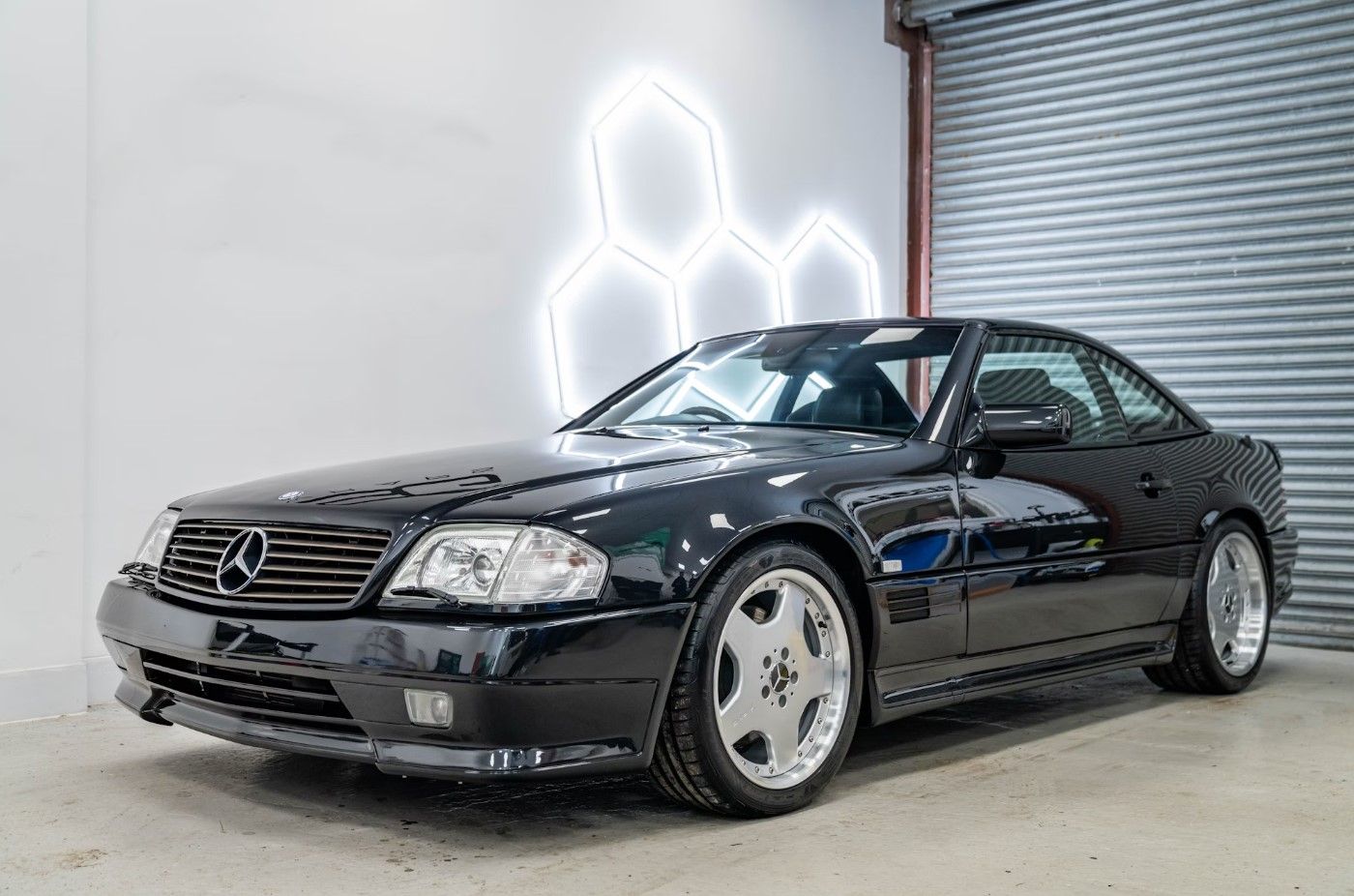 SL 73 AMG, Front 3/4 View 