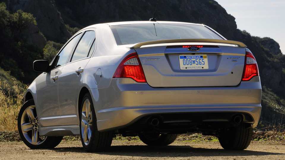 2010 Ford Fusion Pricing, Photos & Specs
