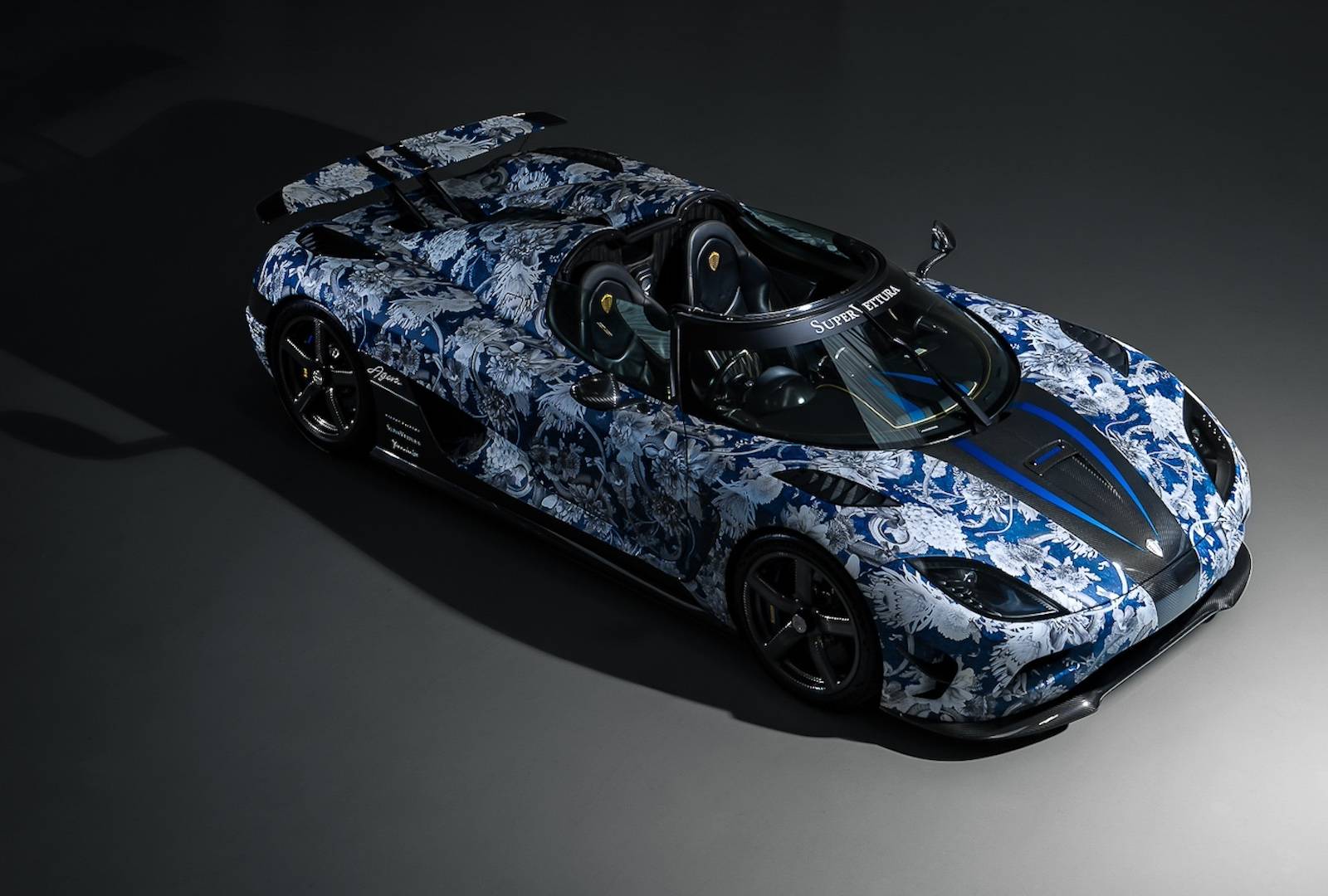 Koenigsegg Agera R Bán Agus Dubh