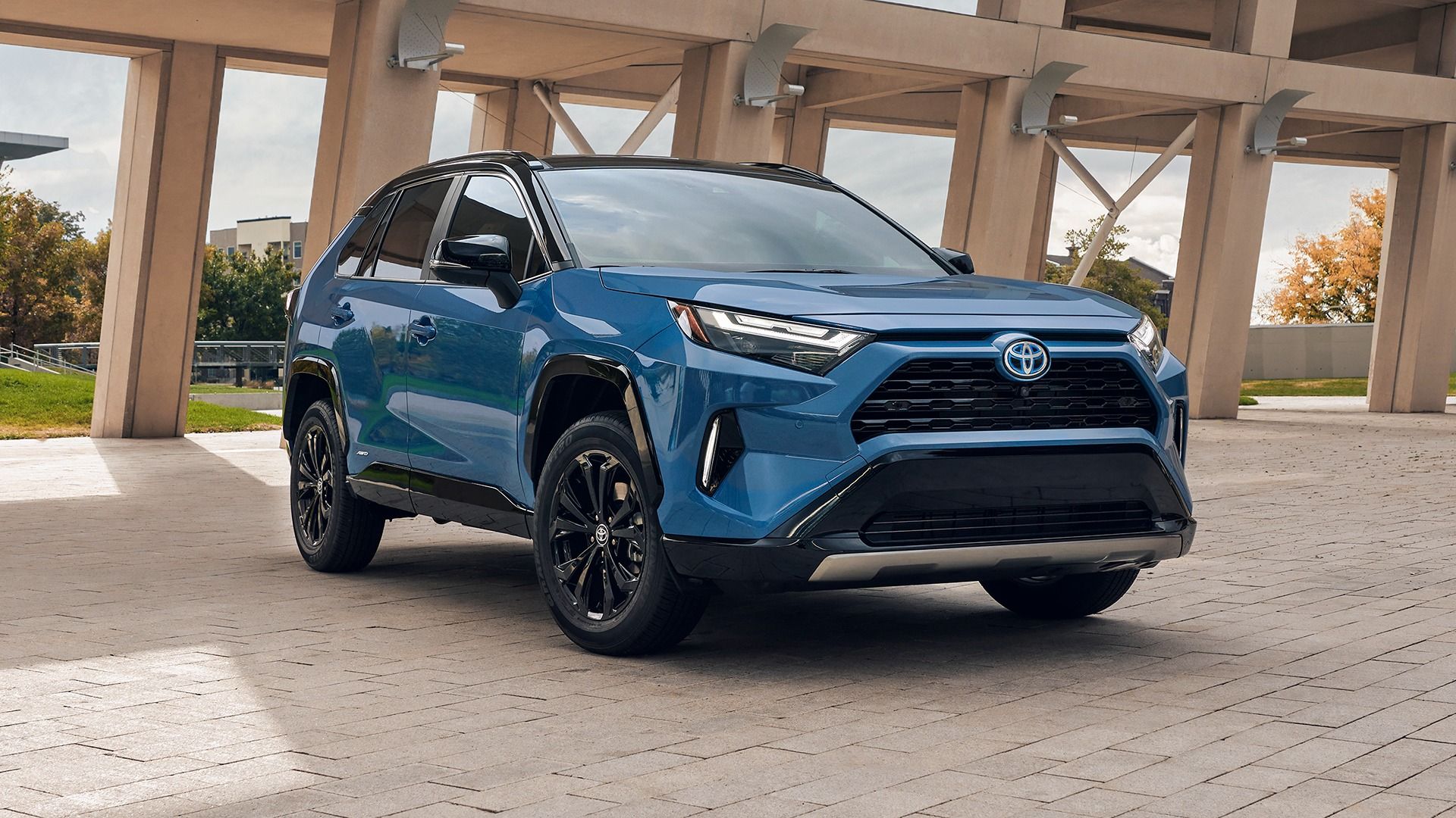 2024 Toyota RAV4 Hybrid XSE - 3/4 front view