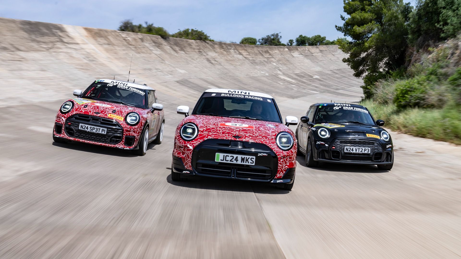 Mini Cooper JCW - group shot