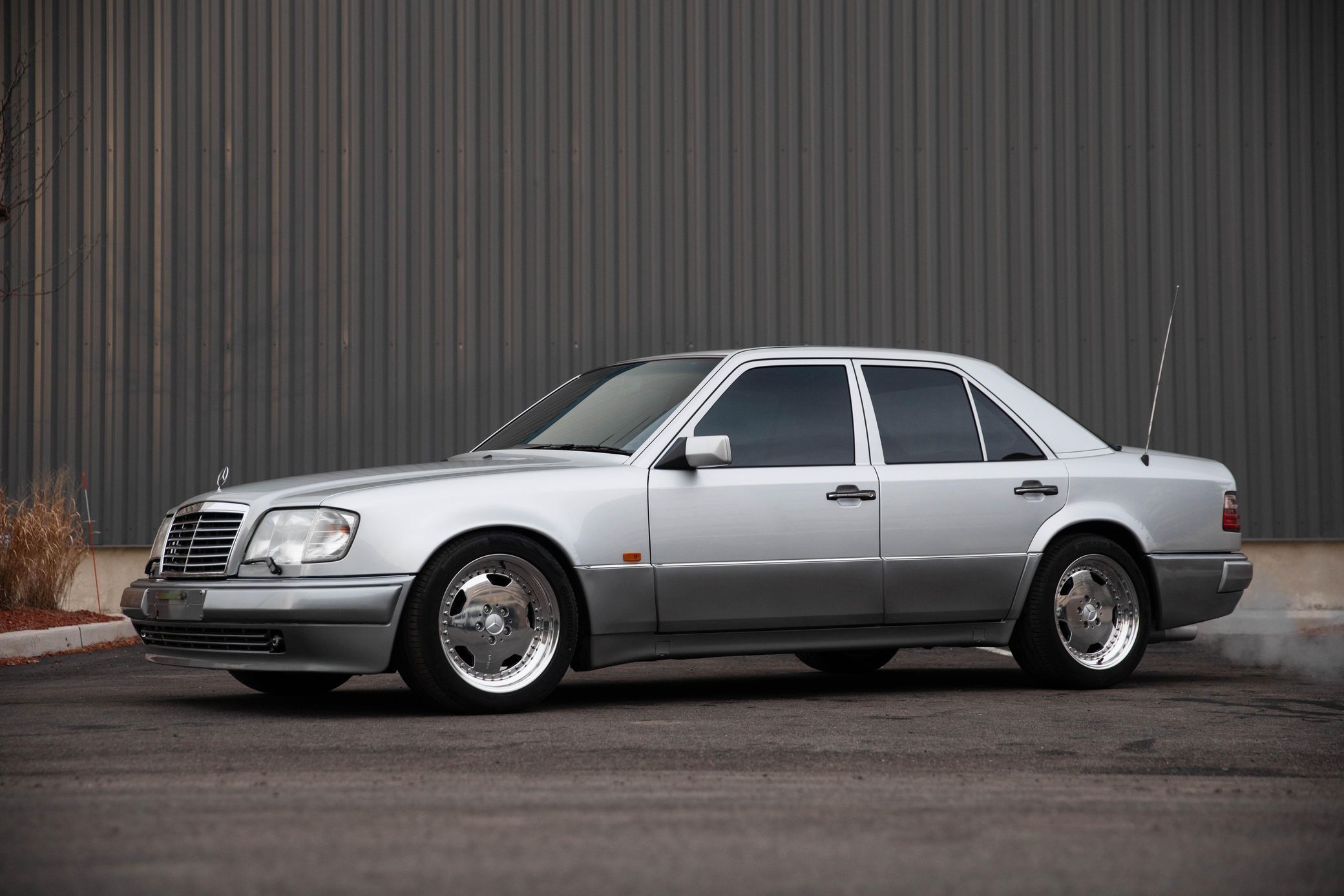 W124 E60 AMG, side 3/4 profile