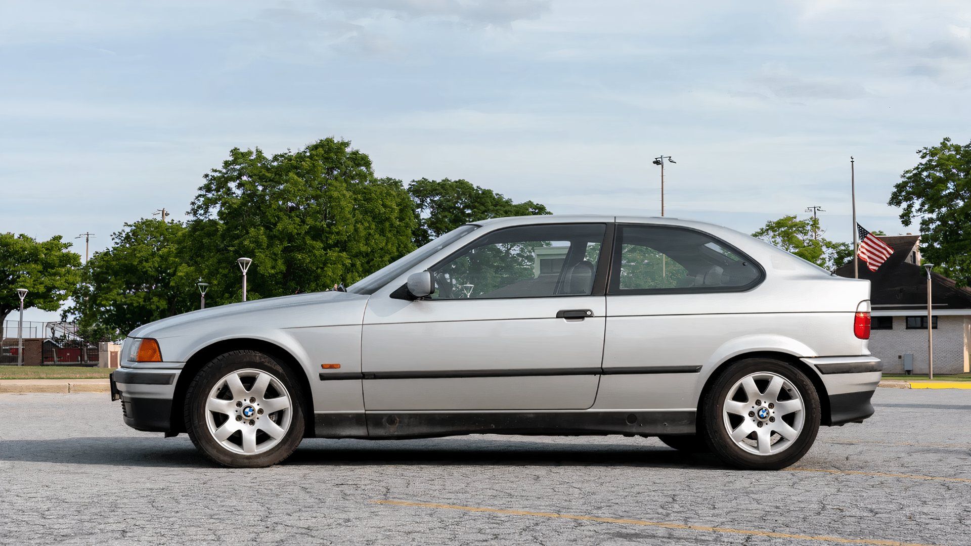 BMW E36 compact side