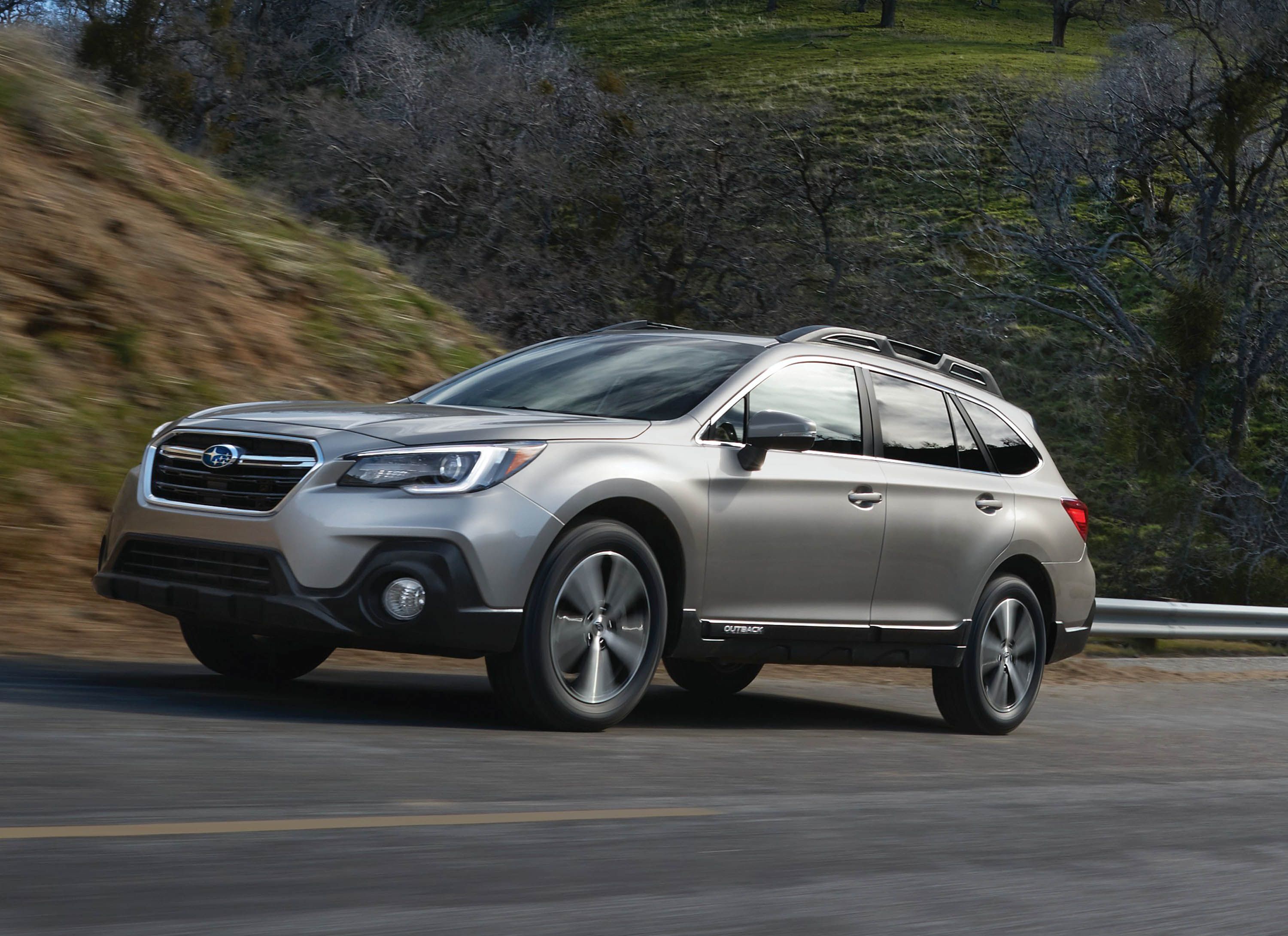 2018 Subaru Outback, Front 3/4 View, Silver