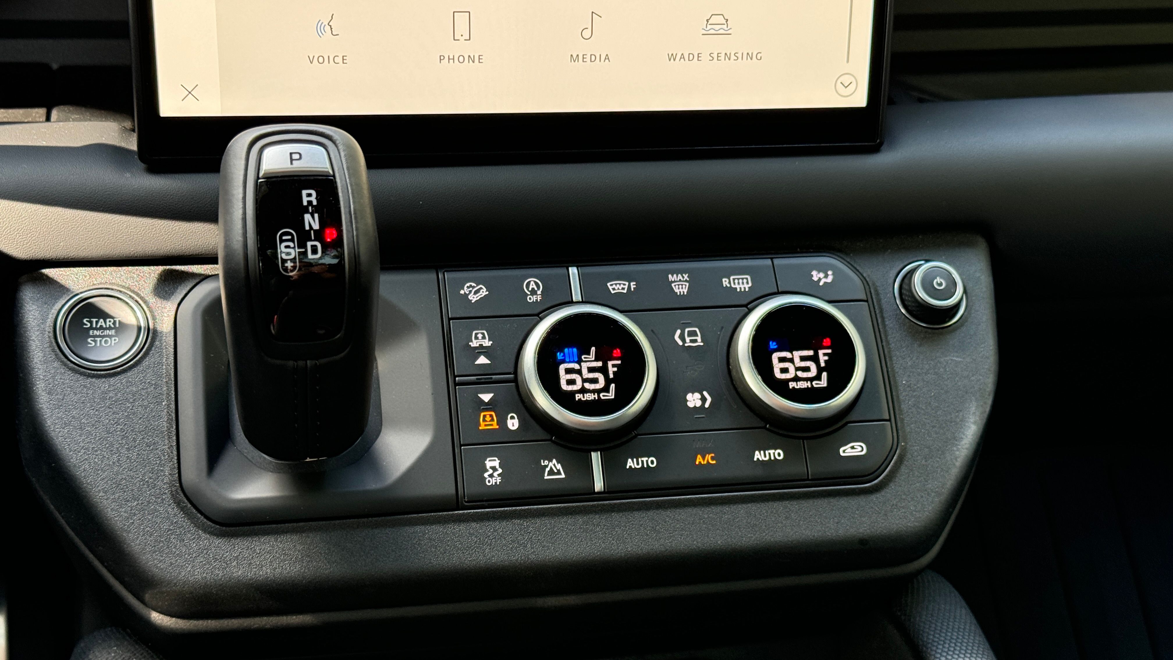 2024 Land Rover Defender 90 Shows Two-Door SUVs Are Silly But Awesome