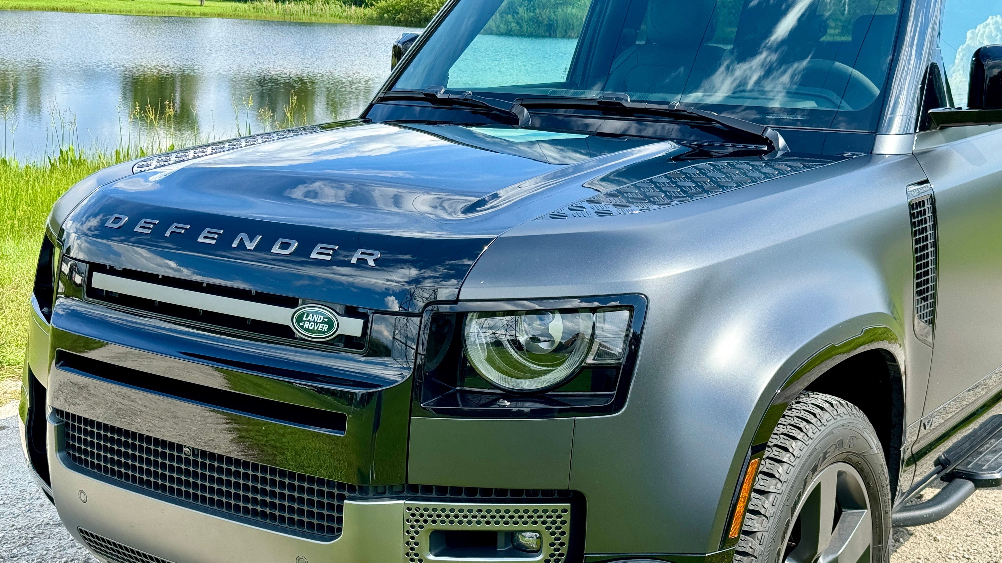 2024 Land Rover Defender 90 Shows Two-Door SUVs Are Silly But Awesome