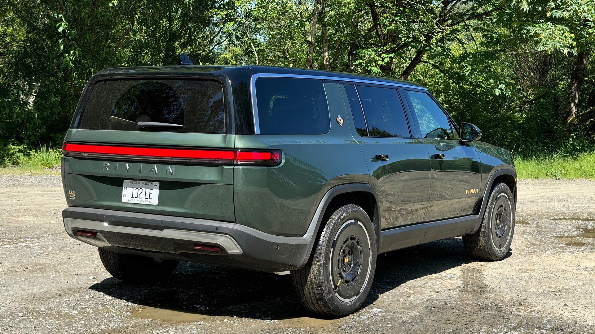 2025 Rivian R1S rear 