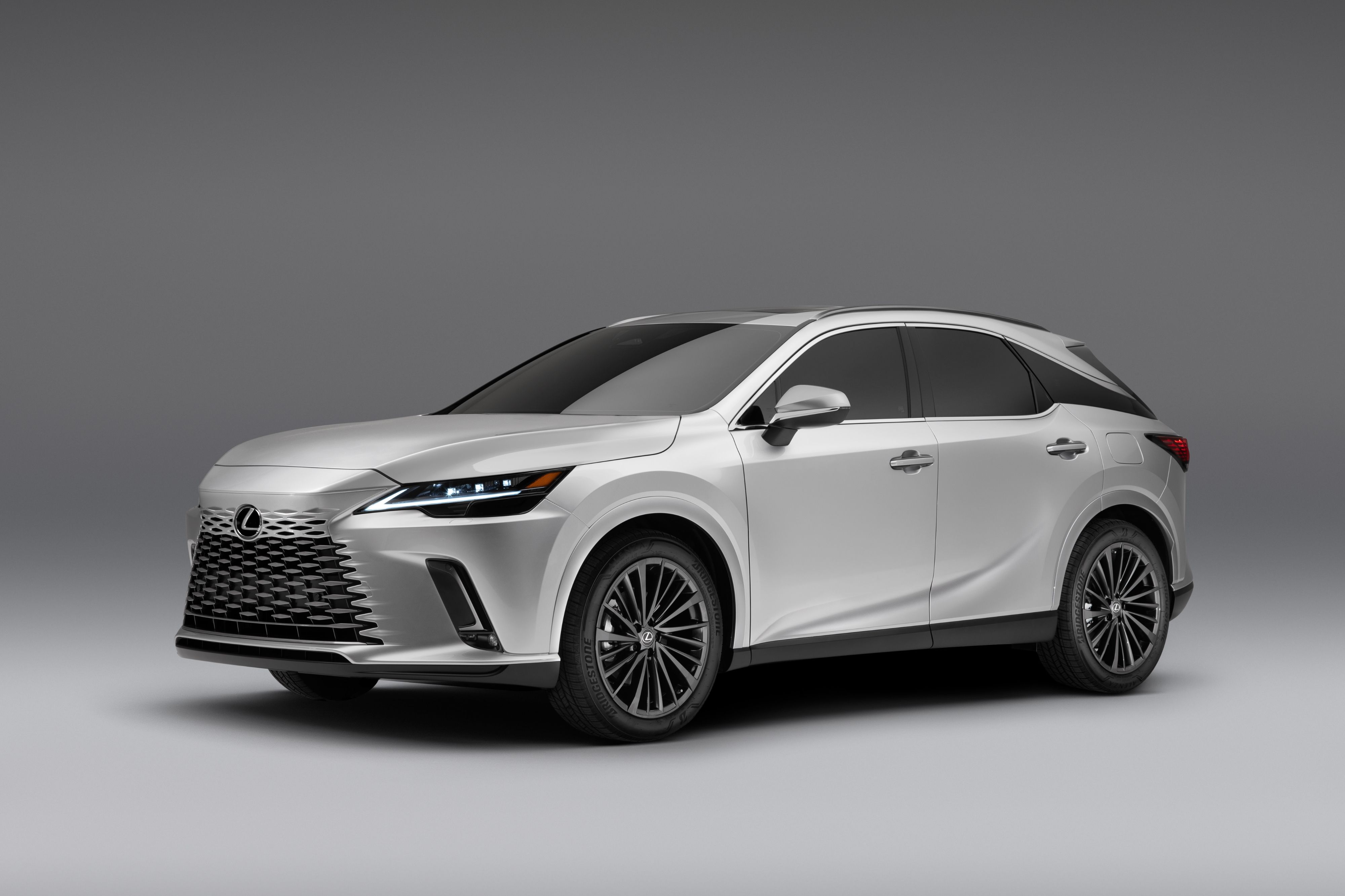 Lexus RX, Front 3/4 View, White 