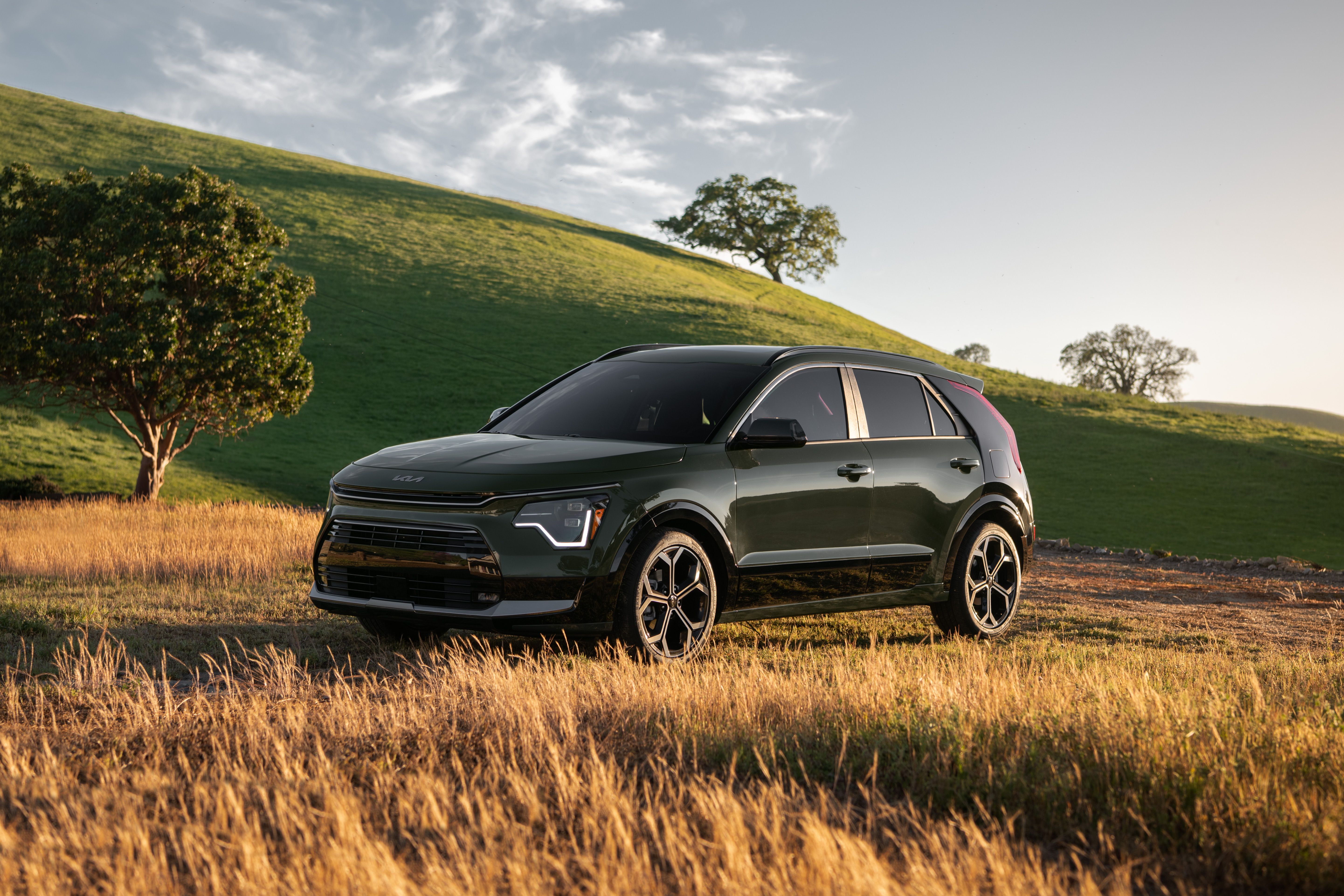 2025 Kia Niro Hybrid, parked in field