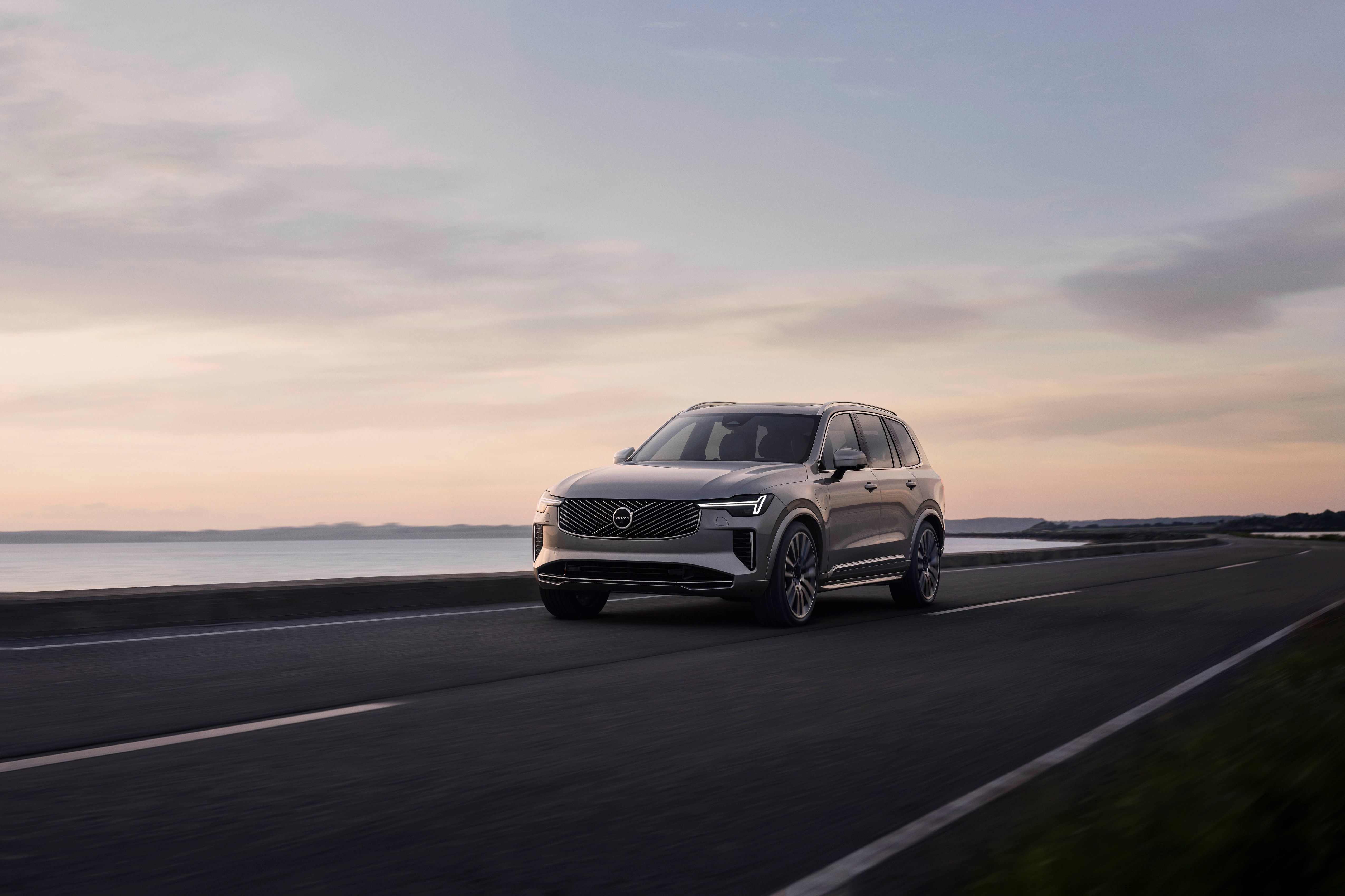 2025 Volvo XC90 Drive Reviews CarBuzz