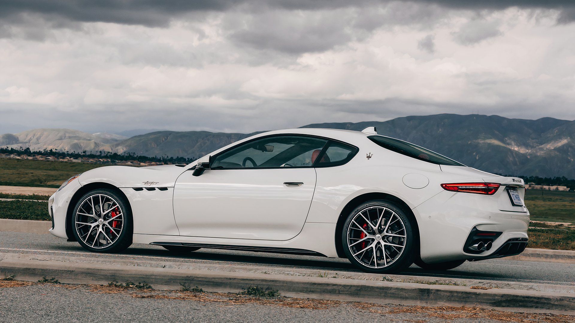 Maserati gran turismo profile 